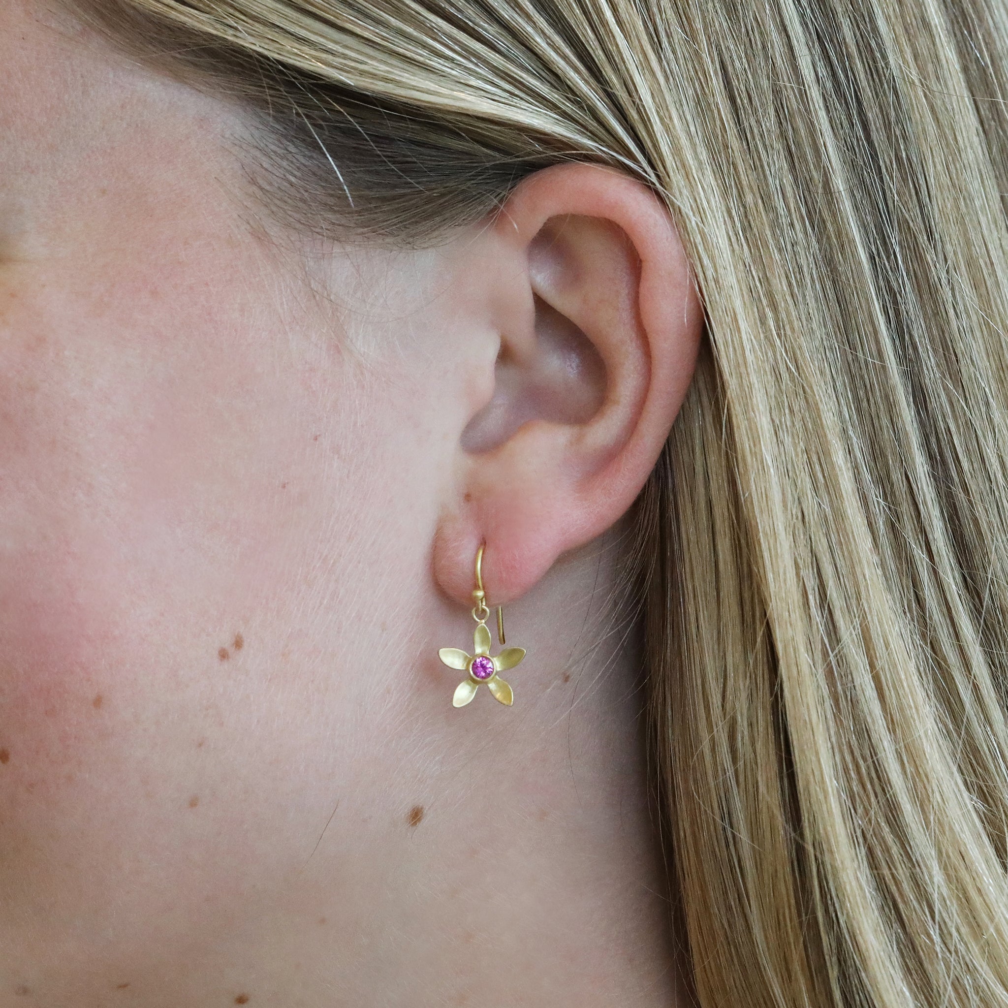 【WILHELMINA GARCIA】 GOLD TULIP EARRING / BLM009-PINK Gold Tulip Earring – Wilhelmina Garcia
