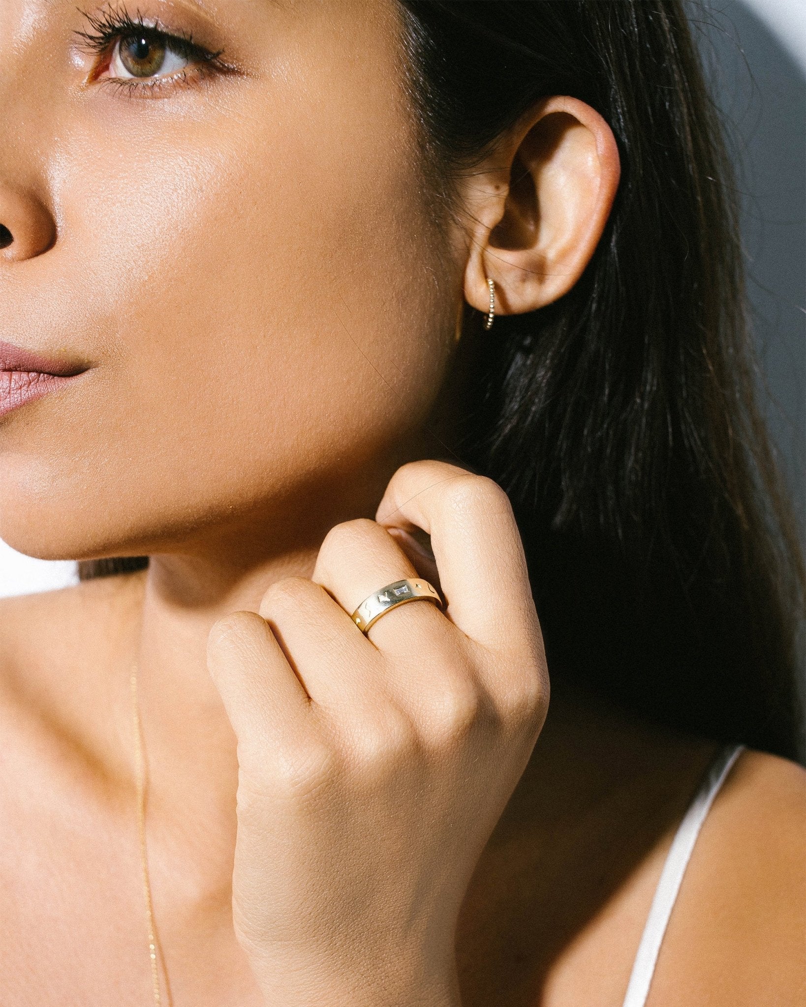 10K Gold Small "Dotted" Hoop Earrings - Peridot Fine Jewelry - Zahava