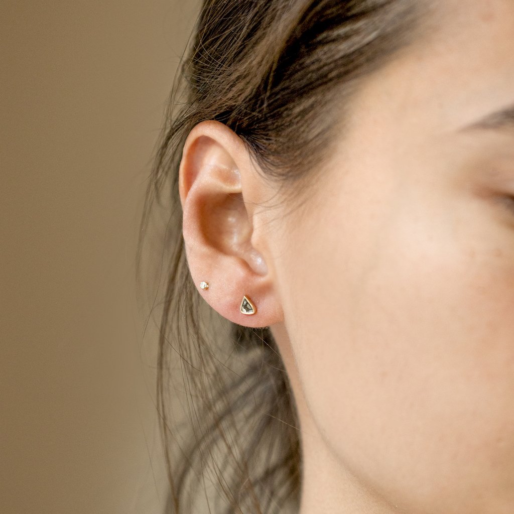 14K Gold Asymmetrical Triangular Polki Diamond Stud - Peridot Fine Jewelry - Celine Daoust