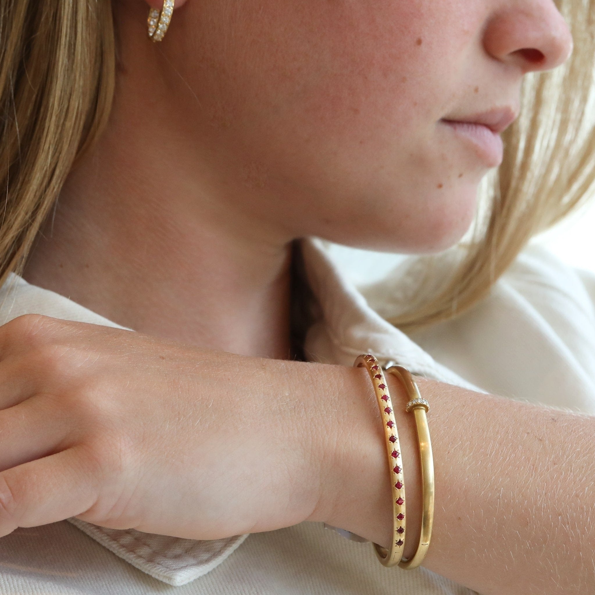 Caroline Ellen 18K Gold Thin Single Row Pave Diamond Hinged Bangle
