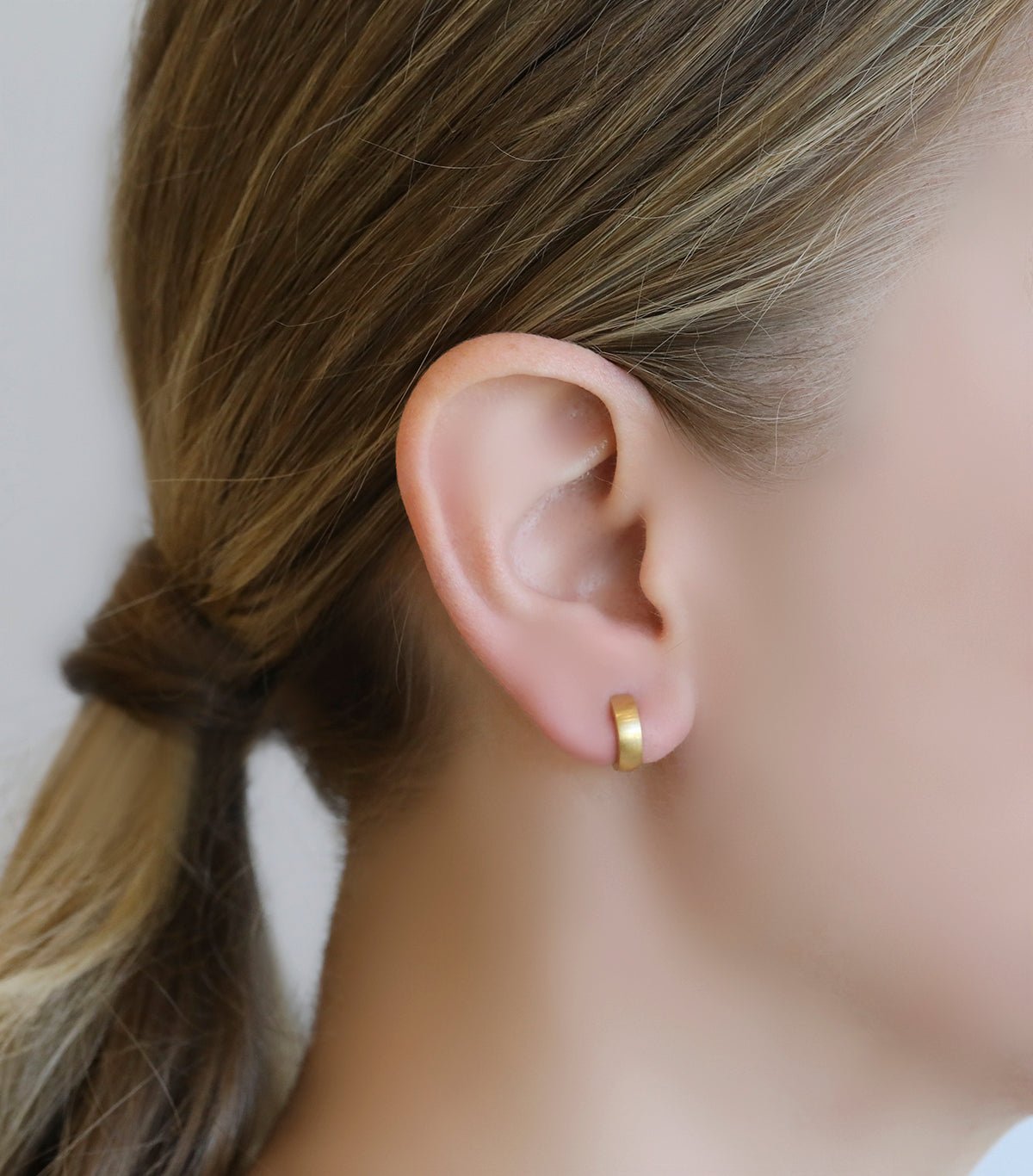 Caroline Ellen 20K Gold Narrow "Huggie" Hoops