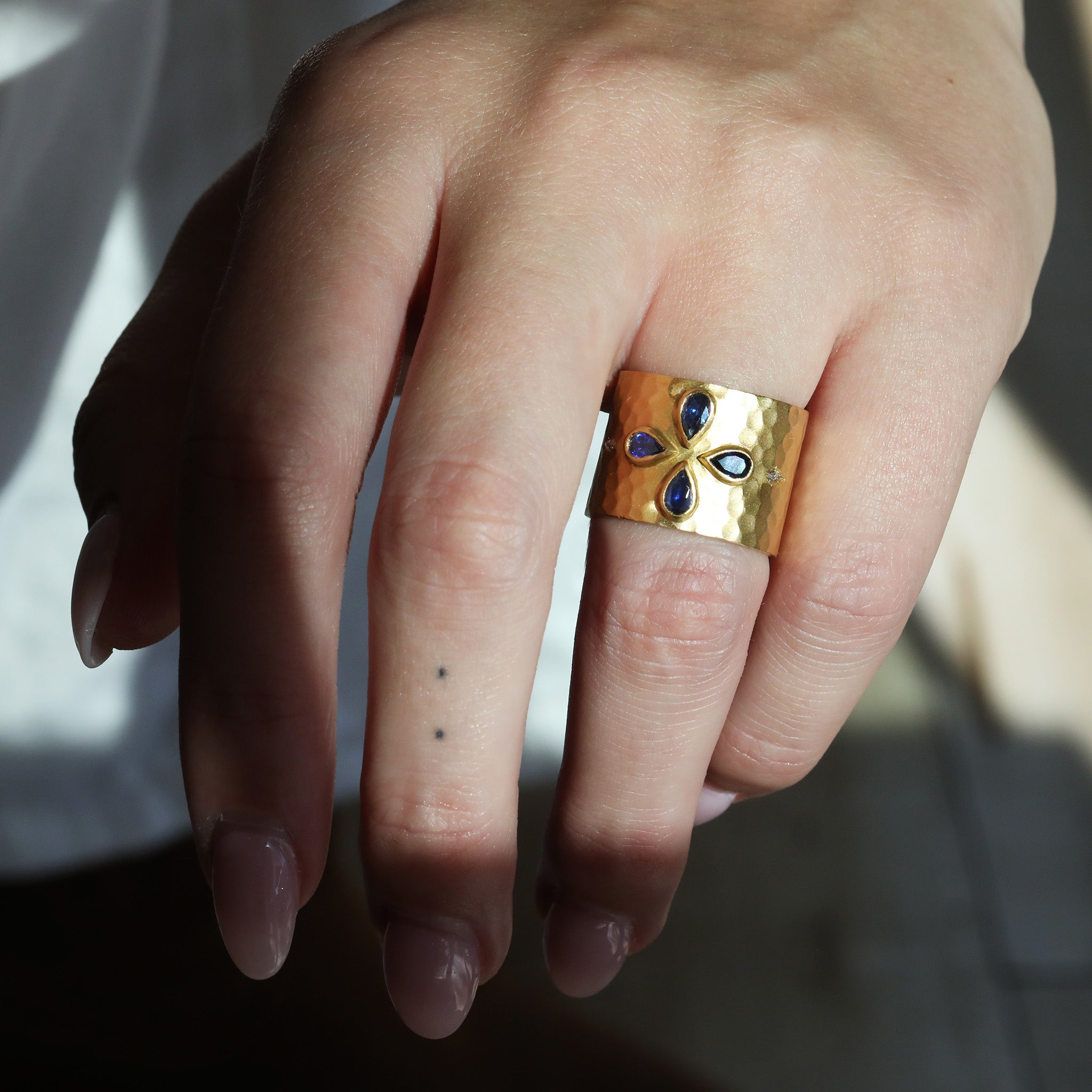 22K Gold Hammered Blue Sapphire and Diamond "Cigar" Ring - Peridot Fine Jewelry - Cathy Waterman