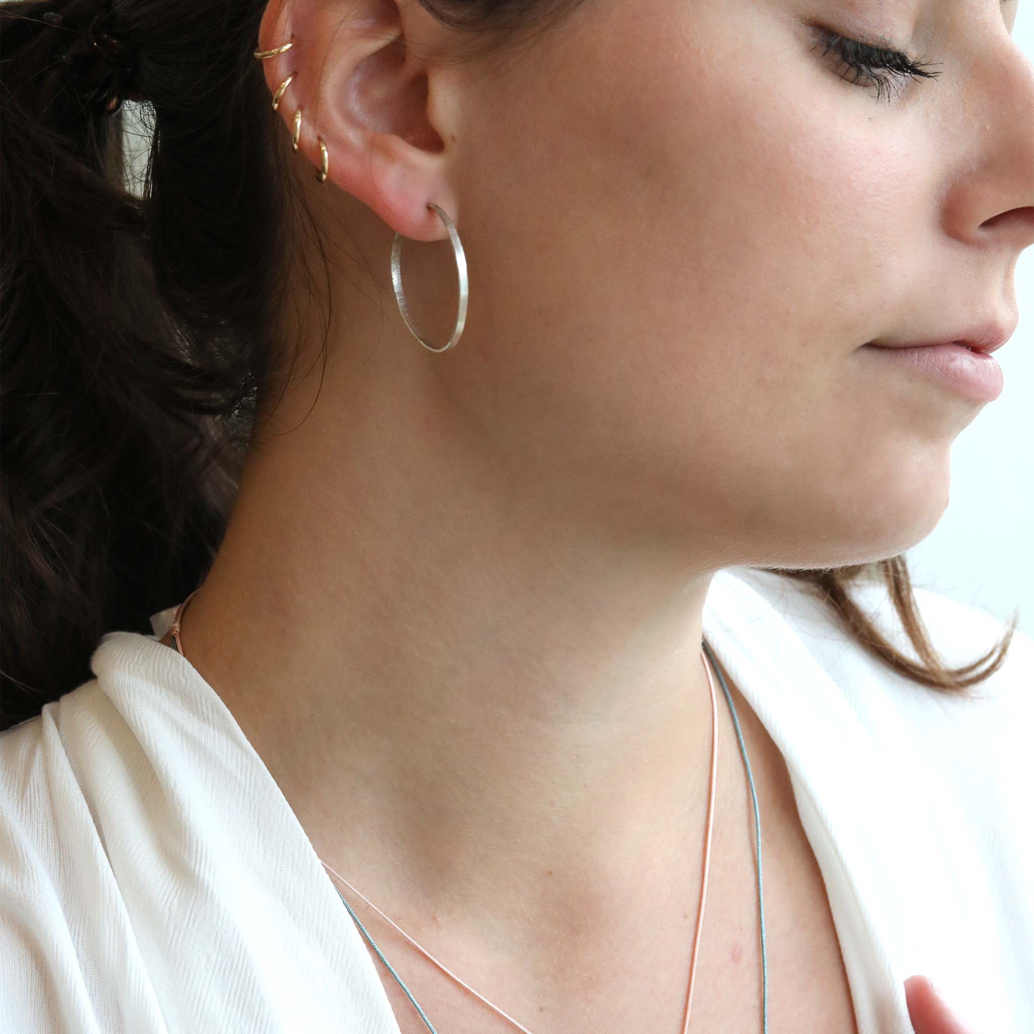 "Elsa" Sterling Silver Profile Hammered Oval Hoop Earrings - Peridot Fine Jewelry - Sarah Macfadden
