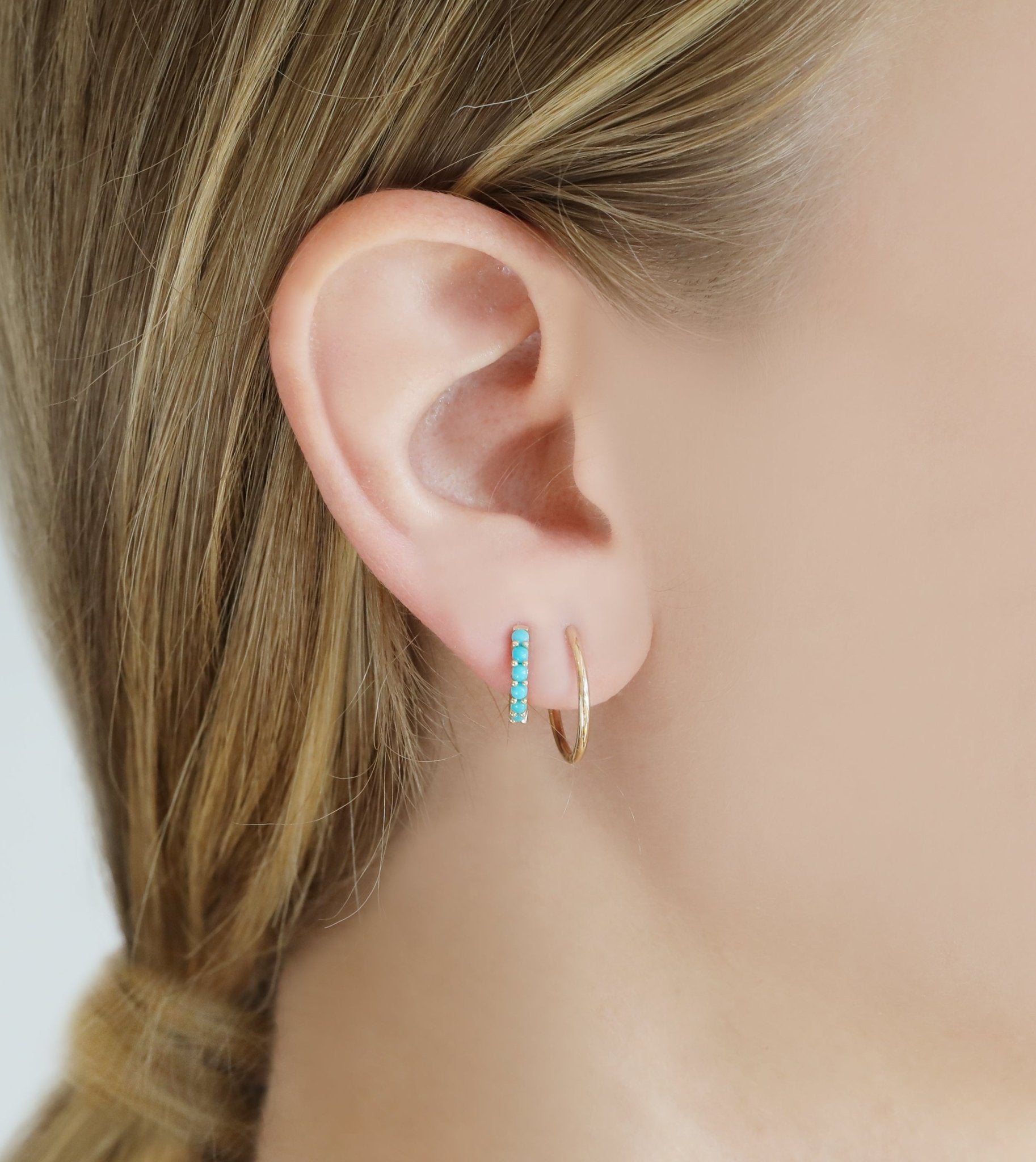 Zoe Chicco Huggie Hoops with Prong-Set Turquoise Stones – Peridot