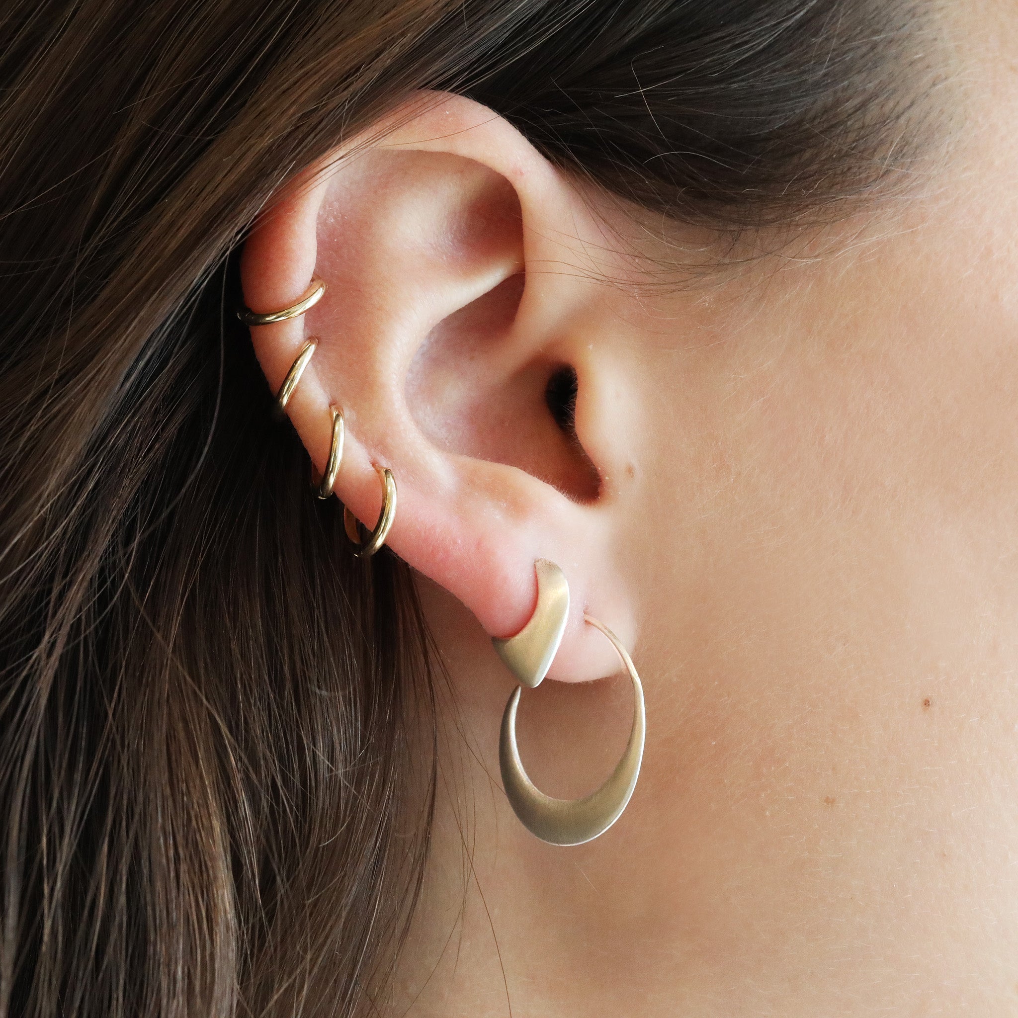 Sterling Silver Flat Profile Pointed "Ravan" Hoop Earrings - Peridot Fine Jewelry - dan-yell