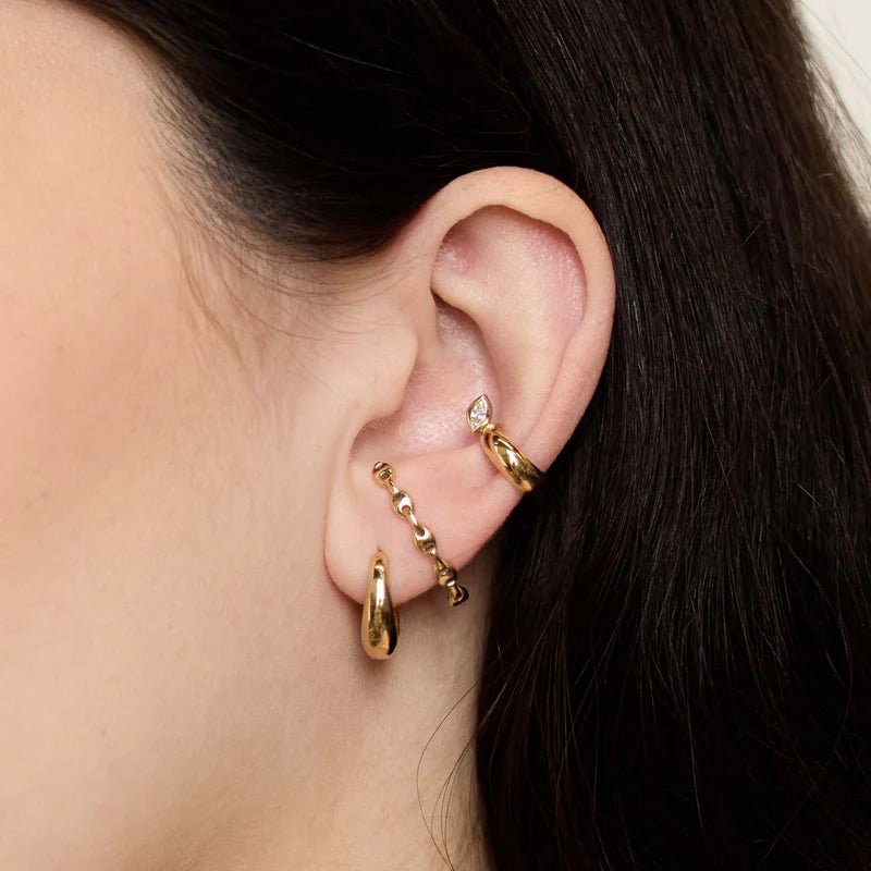 14 Karat Yellow Gold Curved Hollow Tapered Hinged Click Hoop Earrings - Peridot Fine Jewelry - Zoe Chicco
