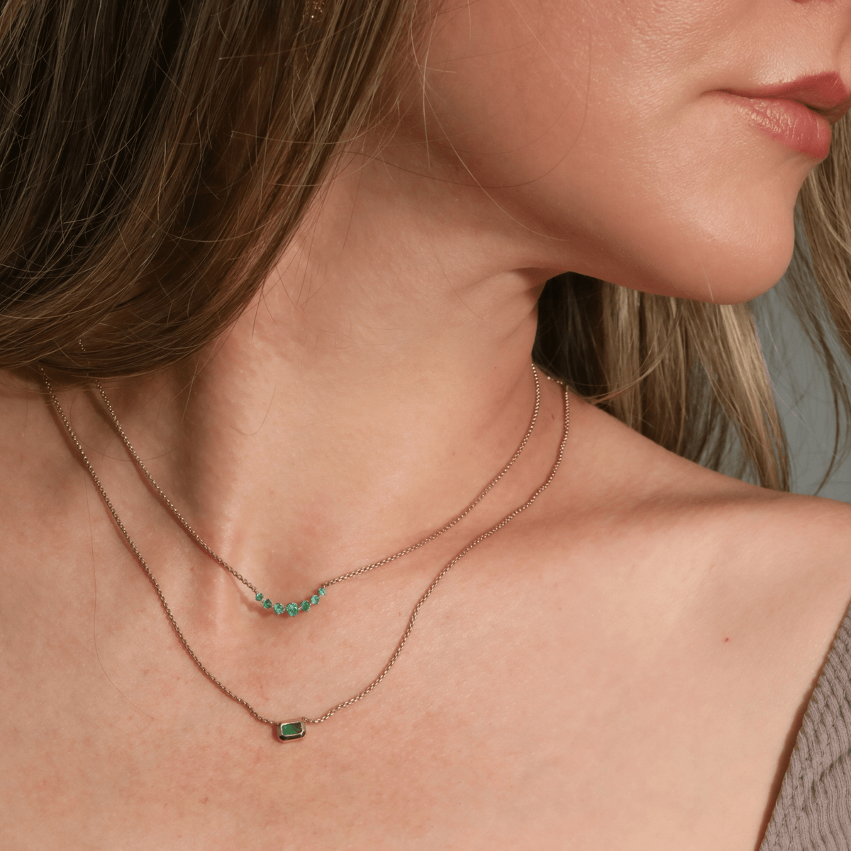 14K Curve X-Small Box Chain Necklace with 7 Graduated Emeralds - Peridot Fine Jewelry - Zoe Chicco