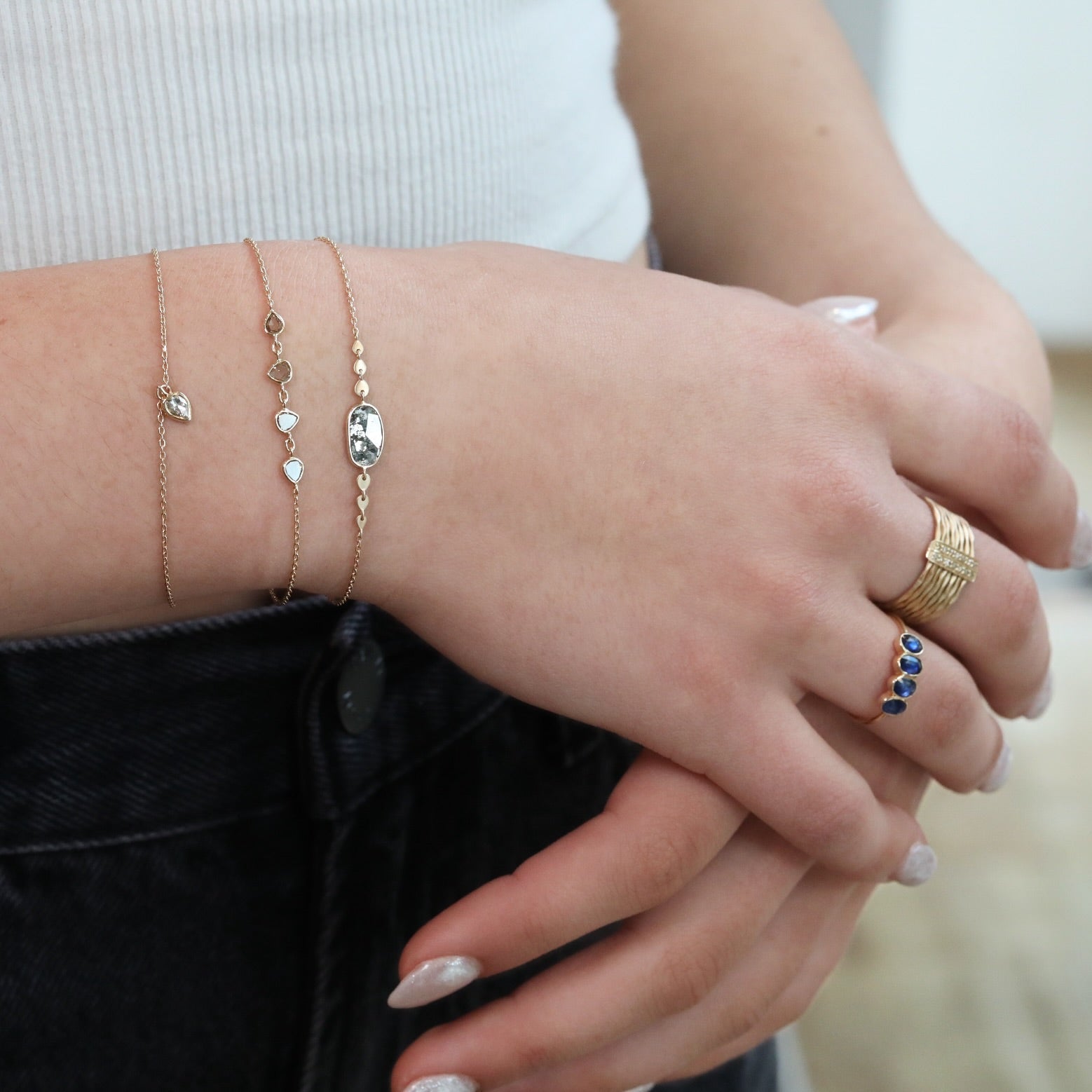 14K Gold Bezel - Set Irregular Grey Diamond Slice Bracelet with Heart - Shaped Link Details - Peridot Fine Jewelry - Celine Daoust