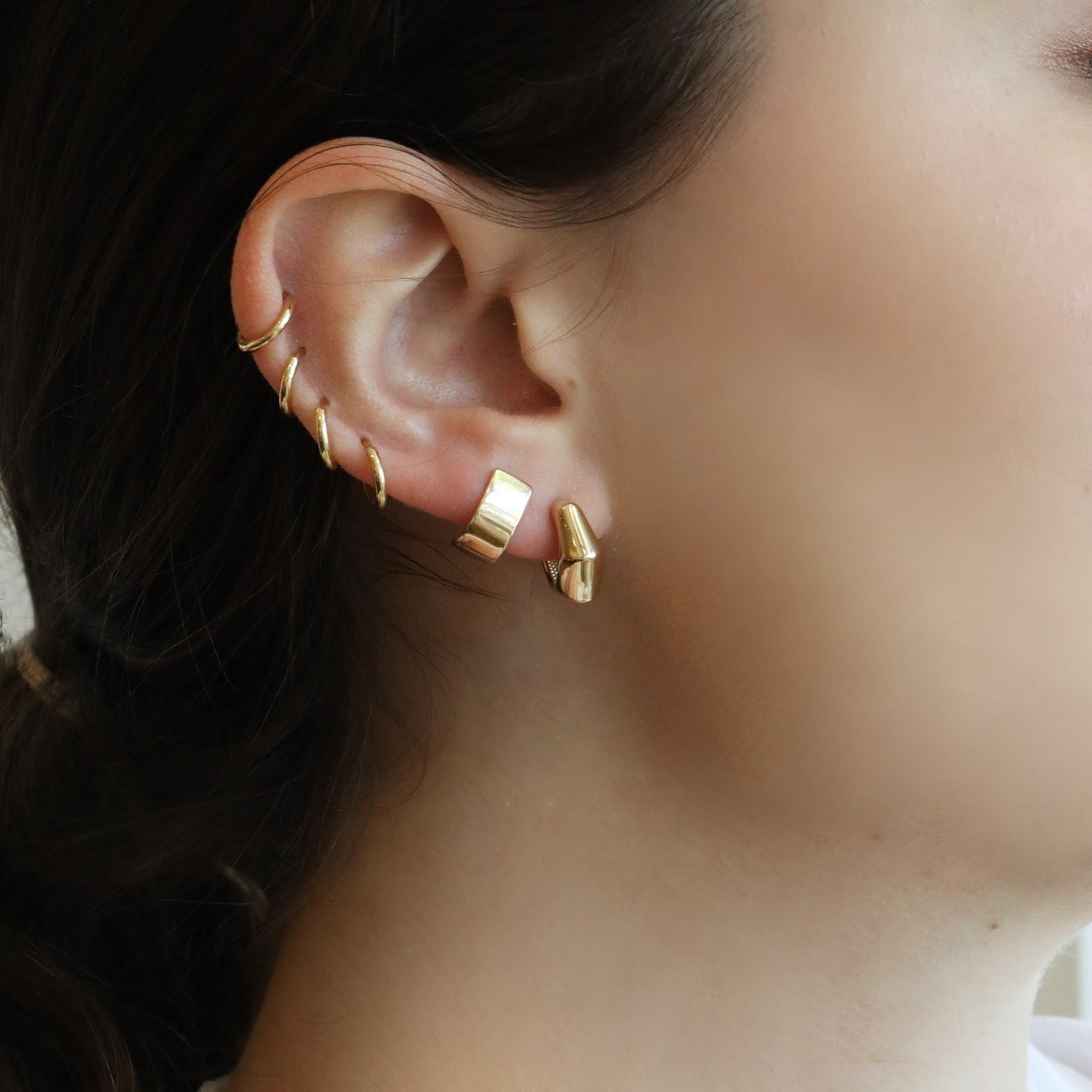 14K Gold Flat Open Back Hoop Earring - Peridot Fine Jewelry - Zoe Chicco