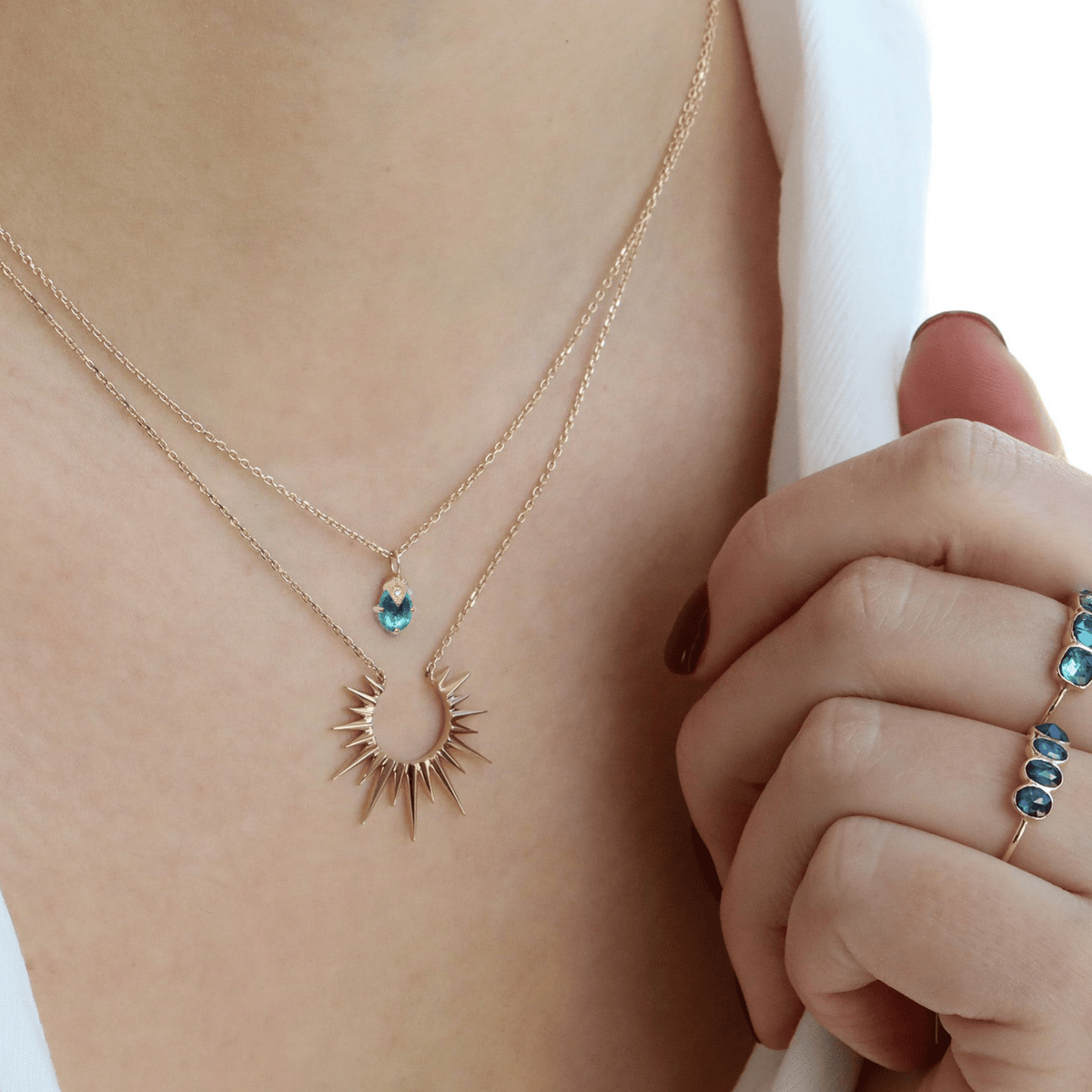 14K Single Claw-Set Oval Emerald Necklace with Diamond Claw Detail - Peridot Fine Jewelry - Celine Daoust