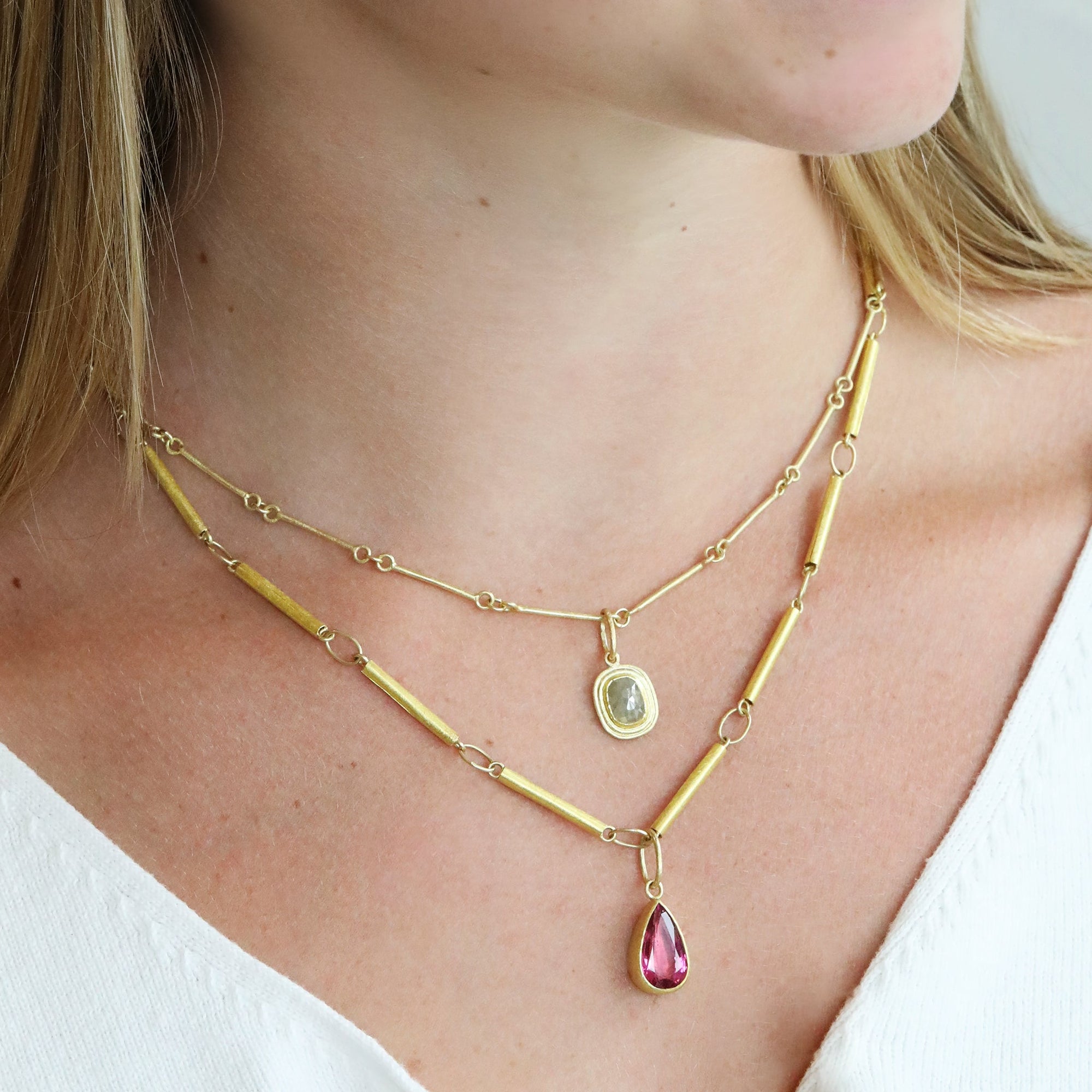 18 &amp; 22K Gold Bezel-Set Bright Pink Tourmaline Pendant - Peridot Fine Jewelry - Petra Class