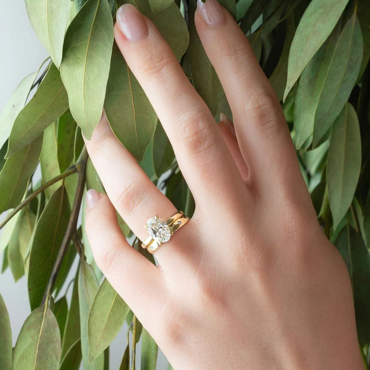 18K "Dancing Diamond" Hammered Band - Peridot Fine Jewelry - Anne Sportun