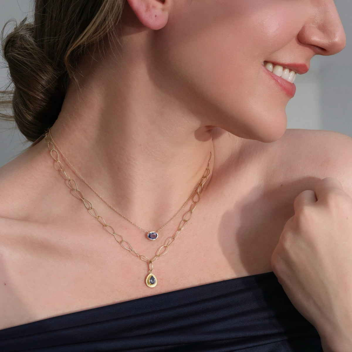 18K Fixed East-West Oval Blue Sapphire Pendant Necklace - Peridot Fine Jewelry - Yasuko Azuma