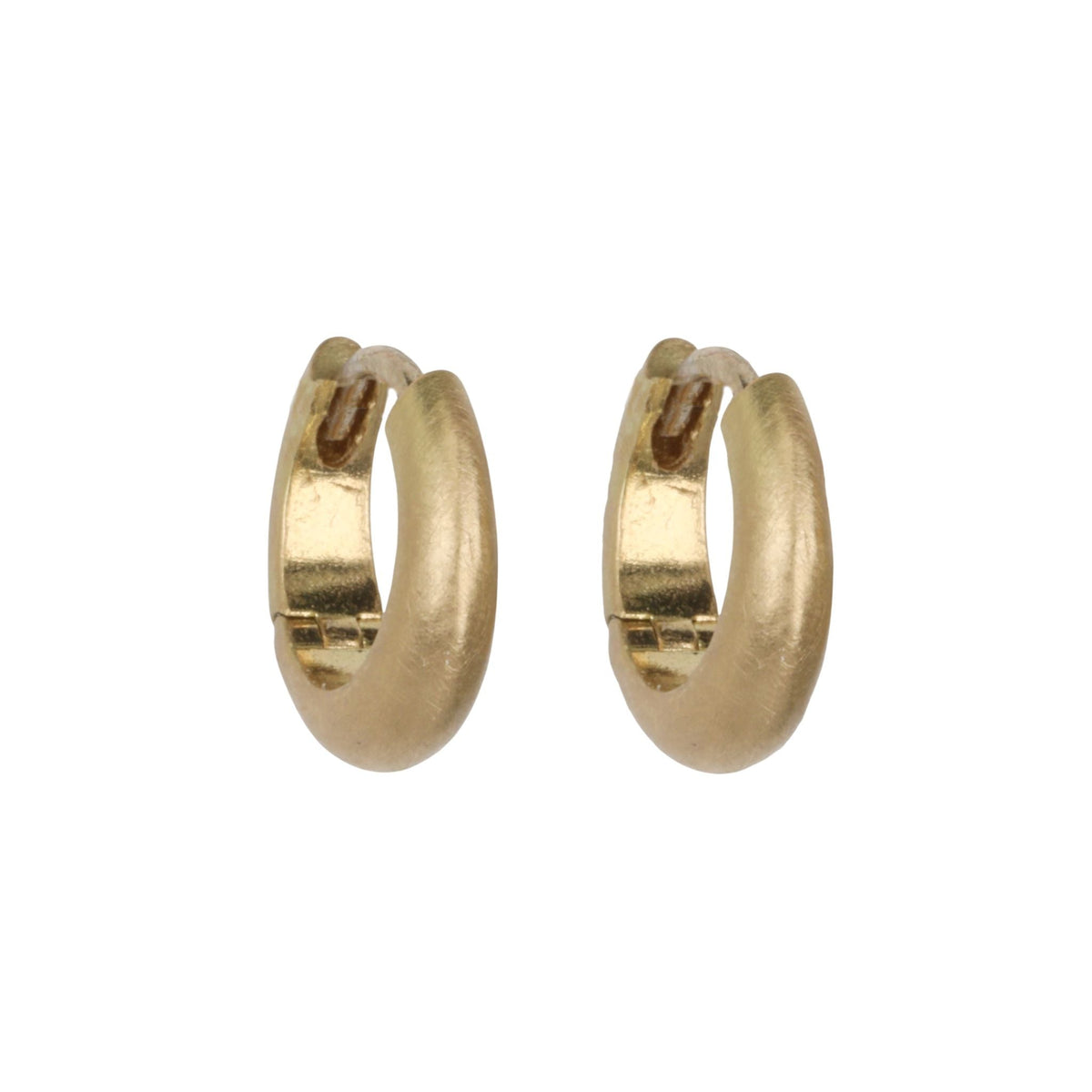 18K Gold 6mm Tapered Click Hoops - Peridot Fine Jewelry - Annie Fensterstock
