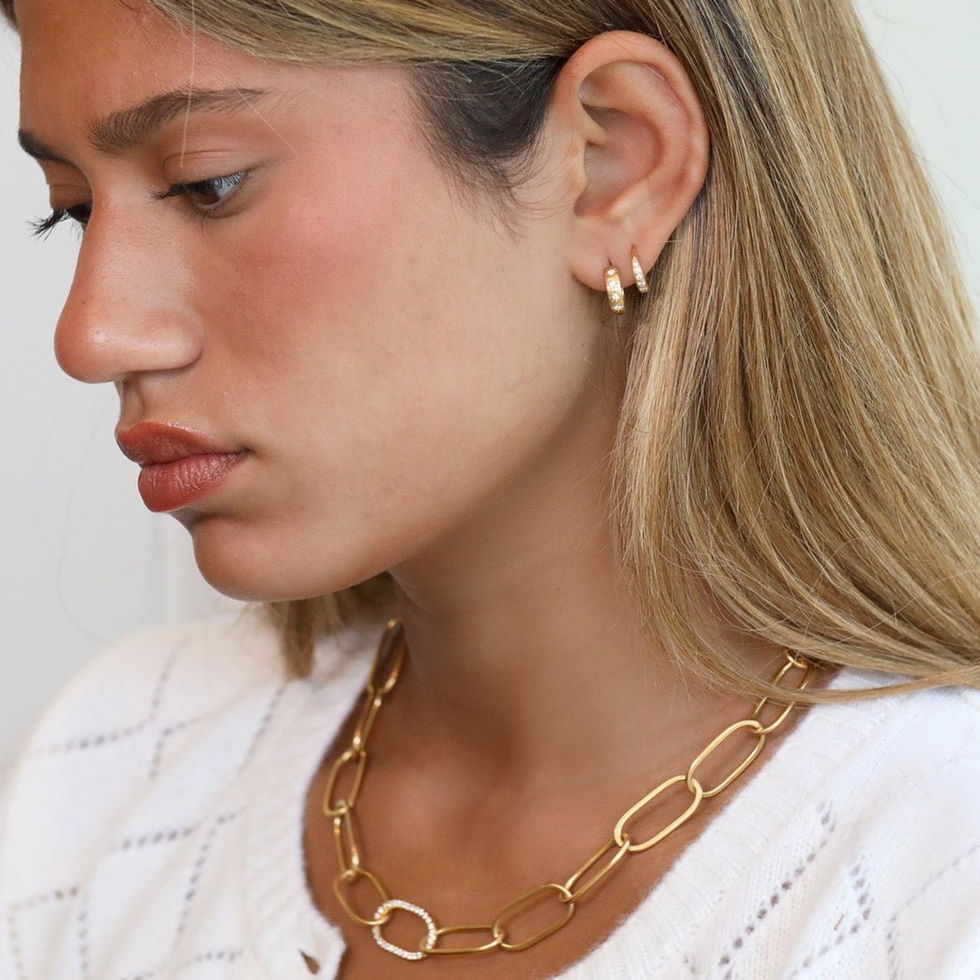 18K Gold and Pave Diamond Medium Hoop Earrings - Peridot Fine Jewelry - Caroline Ellen
