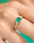 18K Gold Art Deco Emerald Ring with Baguette Diamonds - Peridot Fine Jewelry - Artemer