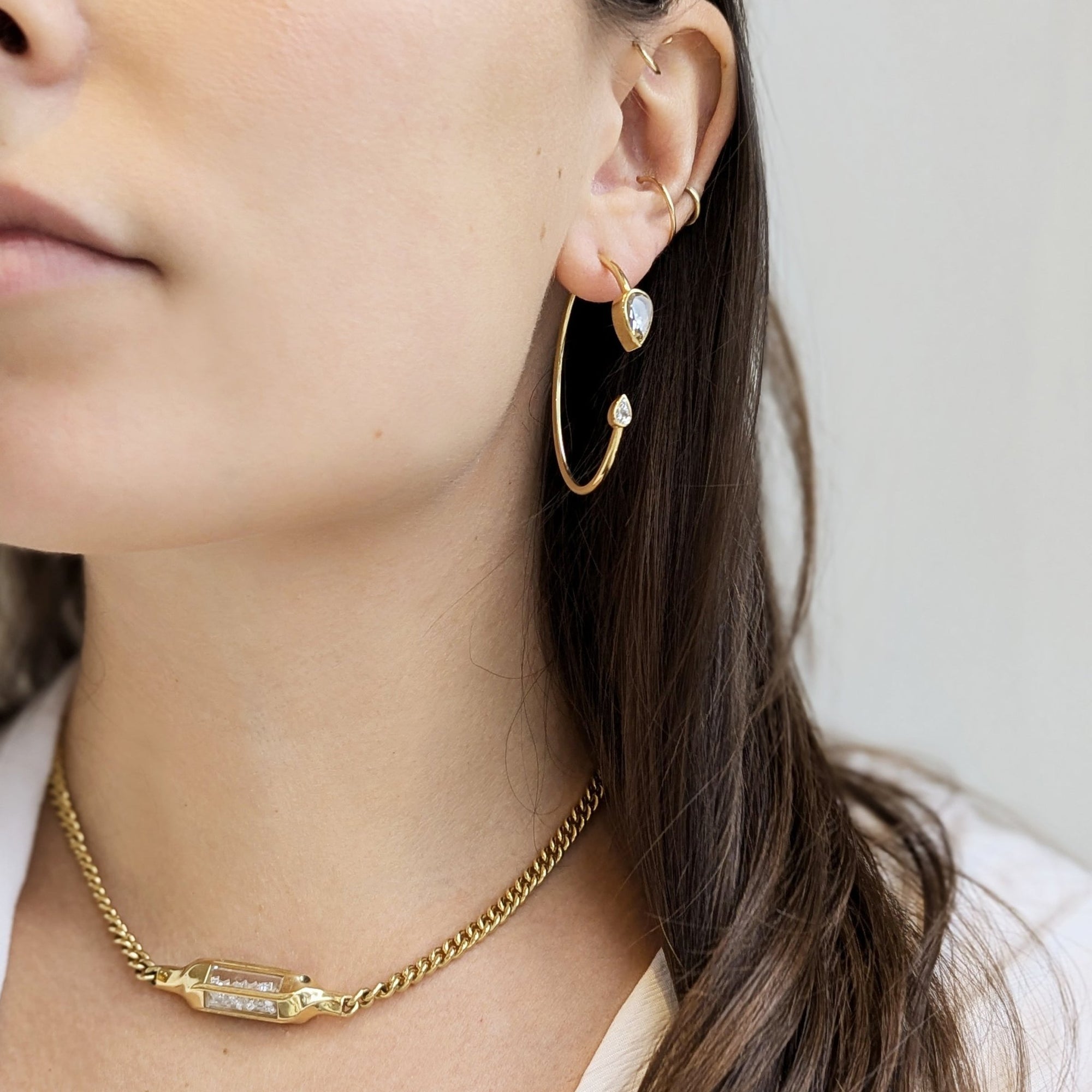 18K Gold &quot;Cava&quot; Diamond &quot;Shake&quot; Hoop Earrings - Peridot Fine Jewelry - Moritz Glik