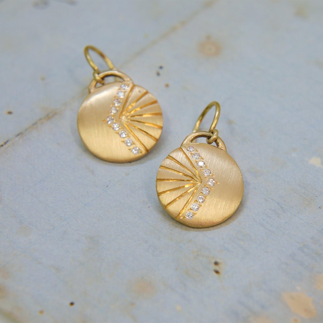 18K Gold & Diamond Medium Carved Notch Circular Earrings - Peridot Fine Jewelry - Ali Dumont