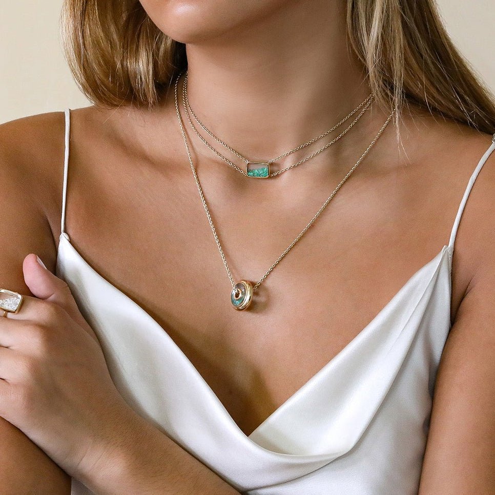18K Gold Double Chain "Medio" Necklace with Rectangular Emerald "Shake" - Peridot Fine Jewelry - Moritz Glik