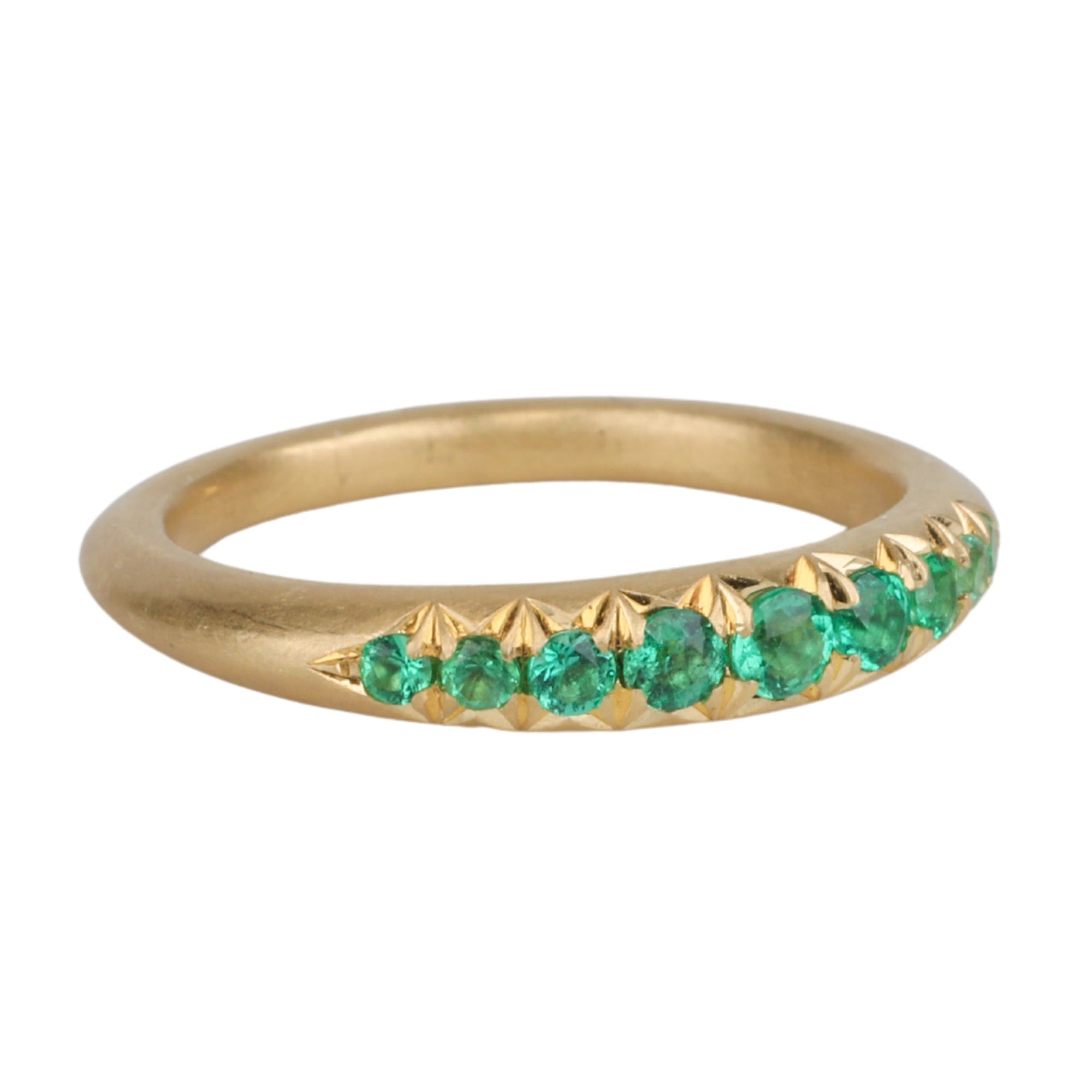 18K Gold Graduated Emerald Tapered Band - Peridot Fine Jewelry - Annie Fensterstock