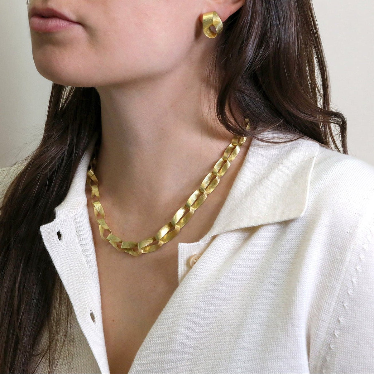18K Gold Hand - Fabricated Graduated "Mobius" Link Necklace - Peridot Fine Jewelry - Petra Class