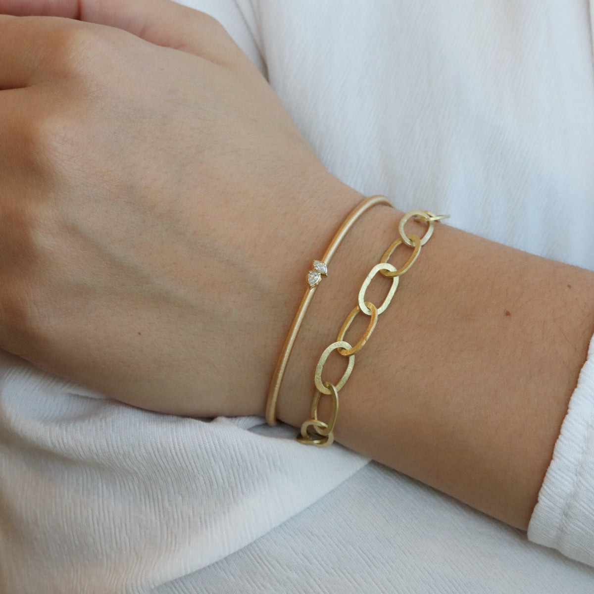 18K Gold Handmade Rolled Oval Link Bracelet - Peridot Fine Jewelry - Petra Class