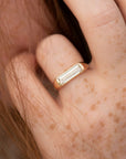 18K Gold Minimalist Solitaire Ring with Baguette Diamond - Peridot Fine Jewelry - Artemer