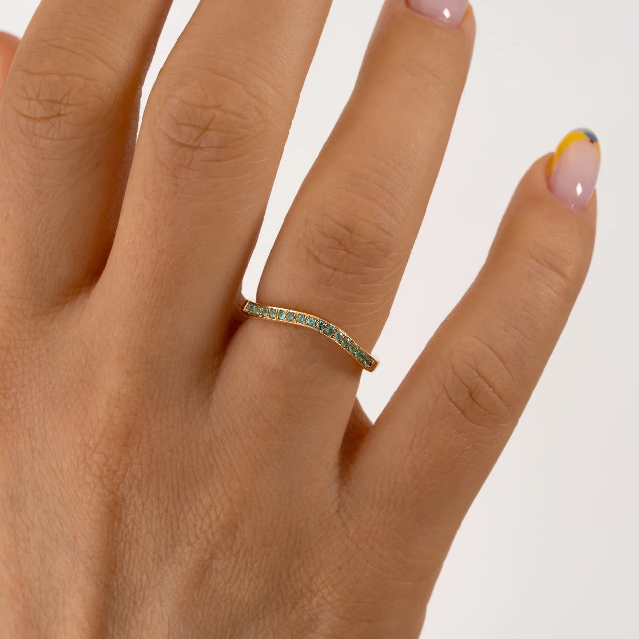 18K Gold Paraiba Tourmaline Curved Stacking Ring - Peridot Fine Jewelry - Artemer
