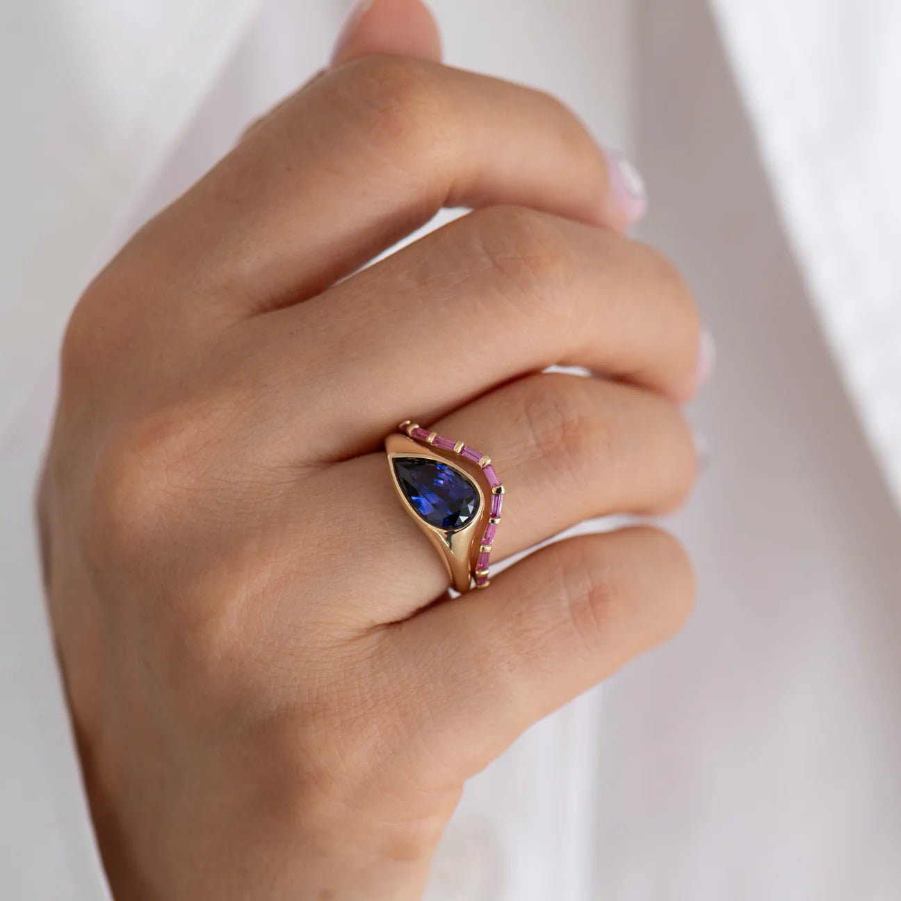 18K Gold Pear Shaped Sapphire Solitaire Ring - Peridot Fine Jewelry - Artemer