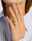 18K Gold "Plural" Open Ring with Pear - Shaped Diamond & Diamond "Shake" - Peridot Fine Jewelry - Moritz Glik