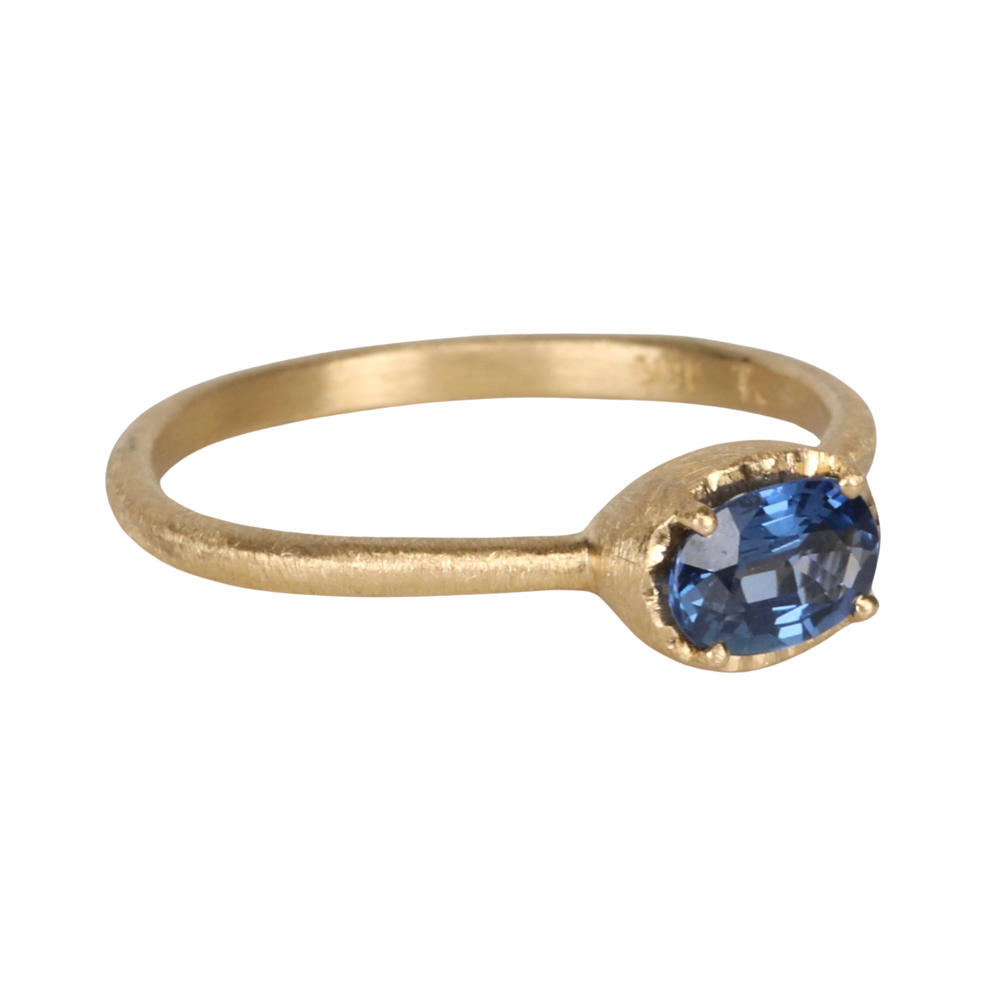 18k-gold-prong-set-oval-blue-