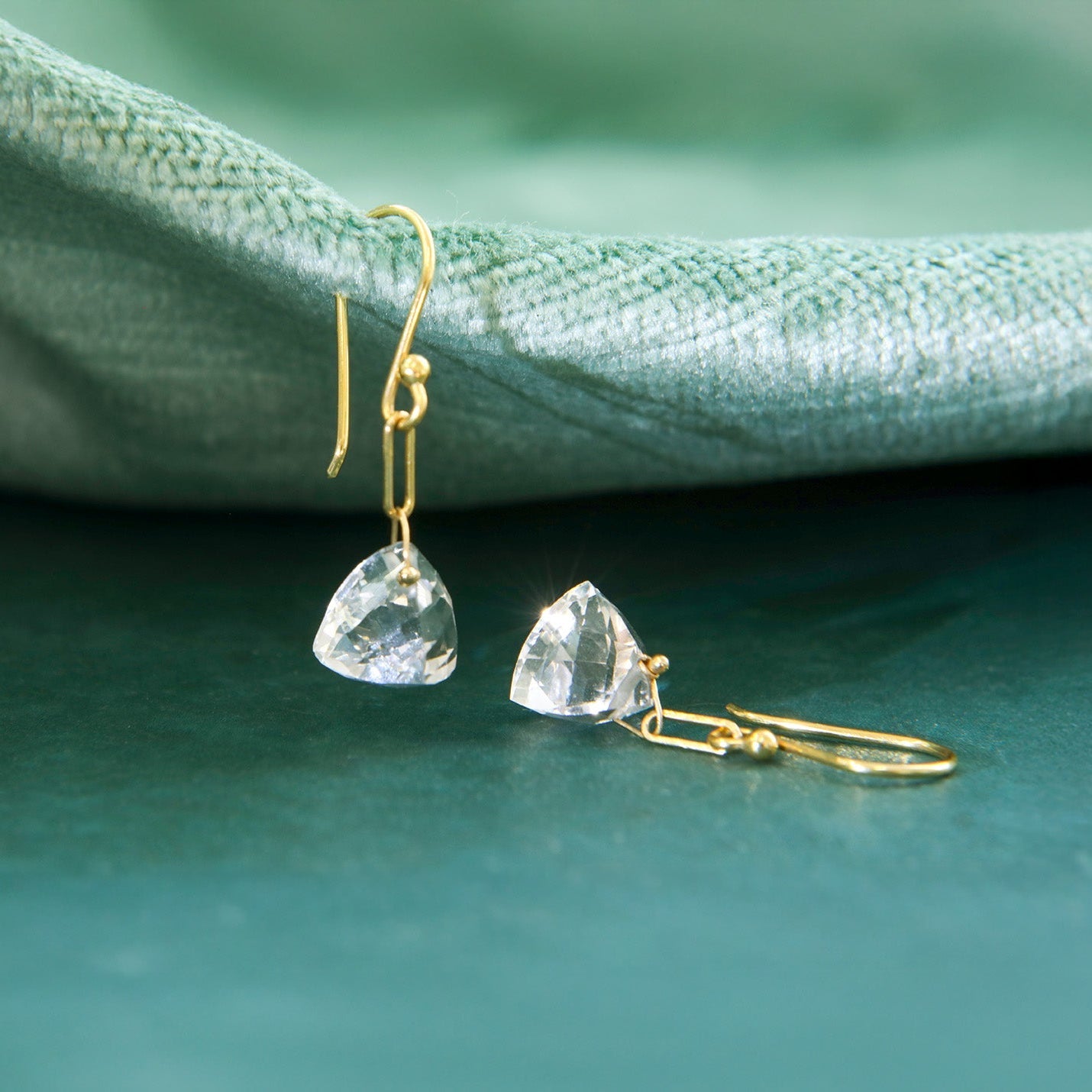 18K Gold Rock Crystal Quartz Paperclip Drop Earrings - Peridot Fine Jewelry - Anne Sportun