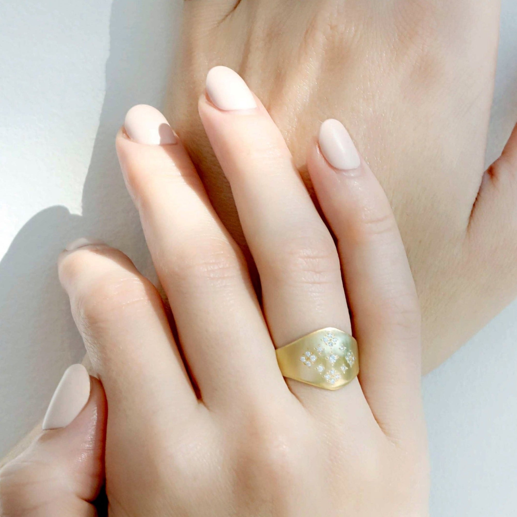 18K Gold &quot;Sierra&quot; Shield Diamond Ring - Peridot Fine Jewelry - Adel Chefridi