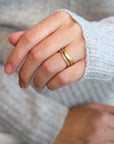 18K Gold Teal Sapphire Modern Curved Stacking Ring - Peridot Fine Jewelry - Artemer