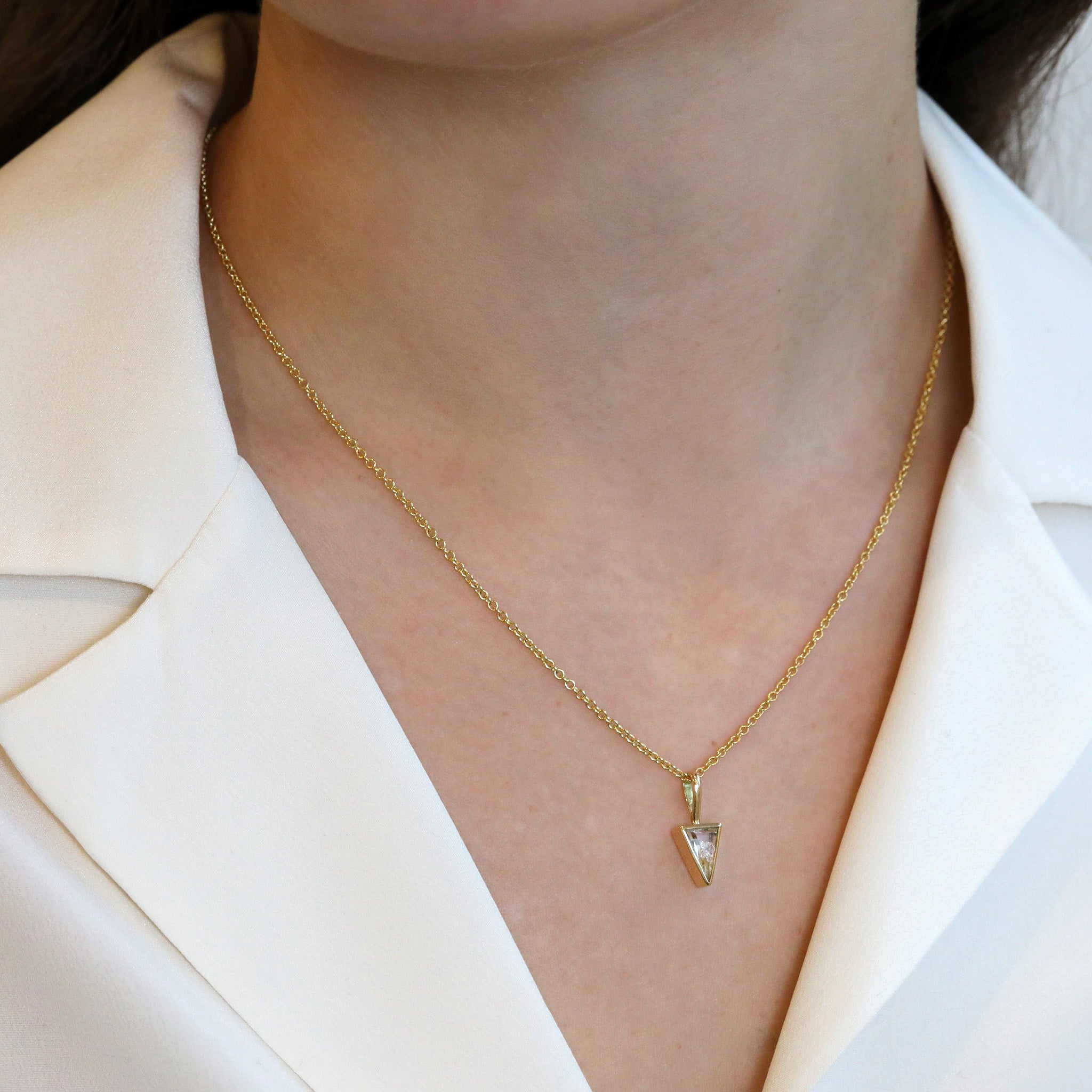 d*3様 jewelry Moritz Glik 18K Gold Upside Down Triangle Shaped 