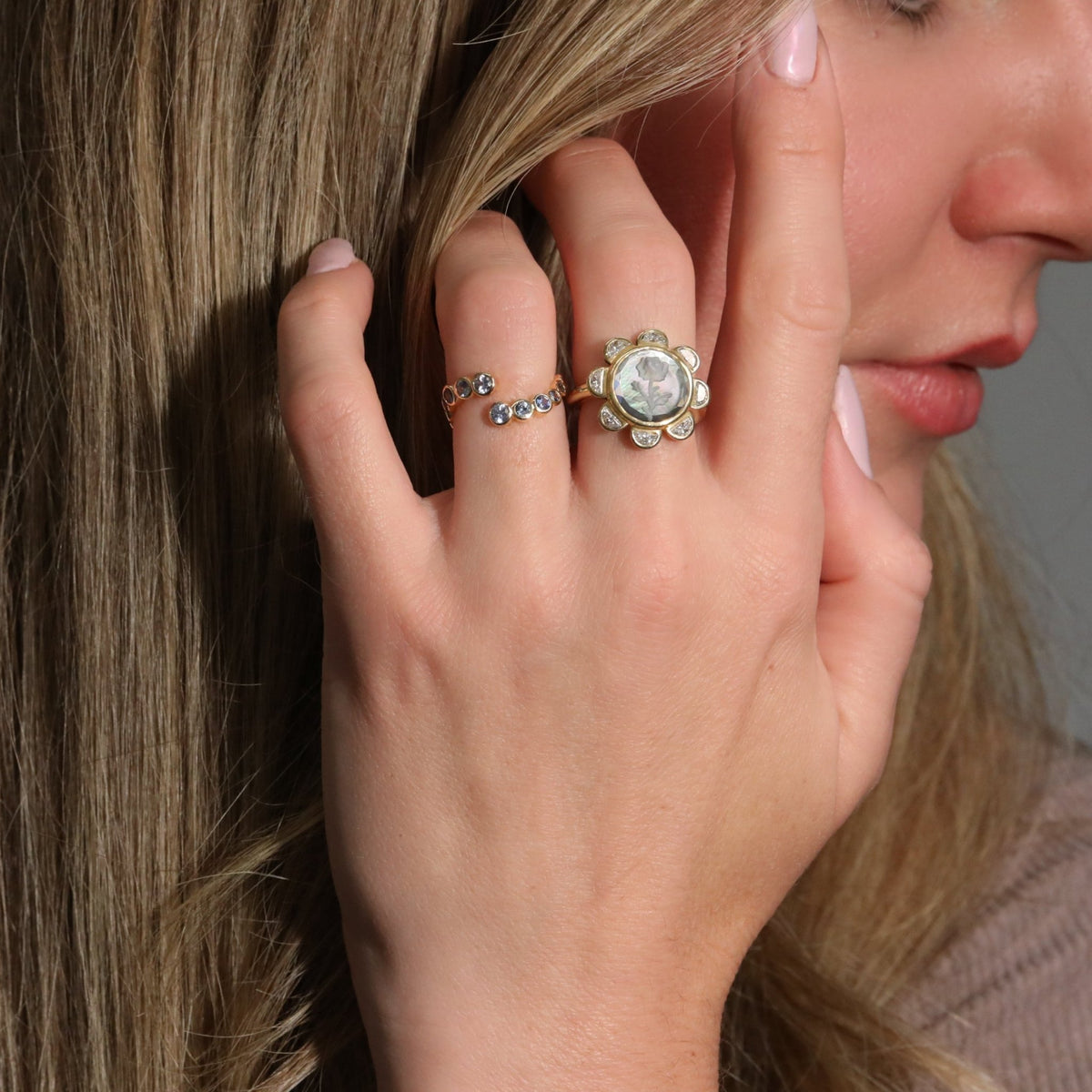 18K & Graduated Ombre Blue Sapphire "Open Wave" Ring - Peridot Fine Jewelry - Renna