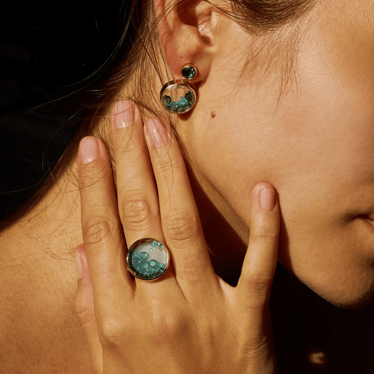 18K "Matiz" Ring with Rose-Cut Tourmaline &amp; Paraiba Tourmaline Round "Shaker" - Peridot Fine Jewelry - Moritz Glik