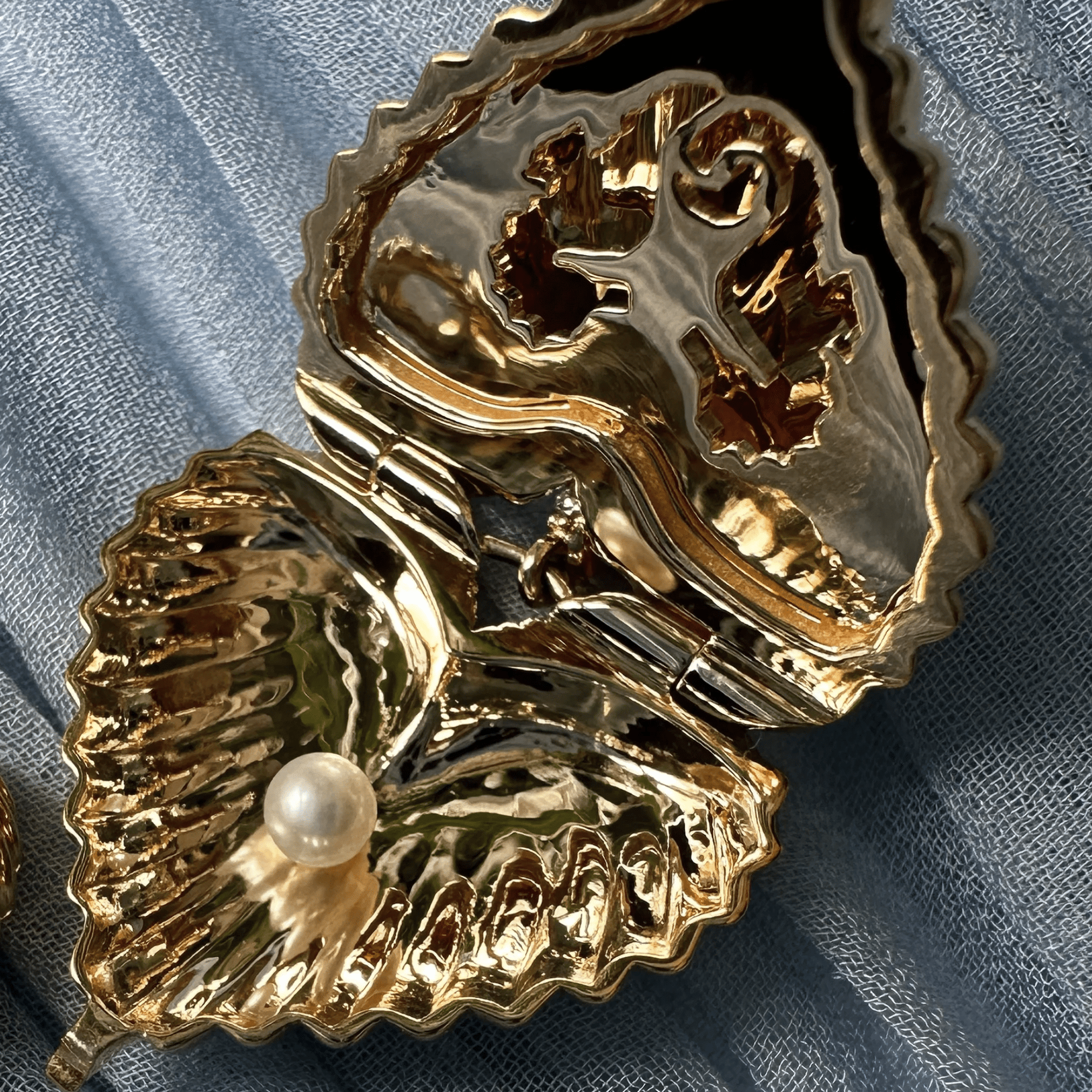 18K "Petite Open Heart Locket" Pendant with Pearl &amp; Diamond Details - Peridot Fine Jewelry - Renna