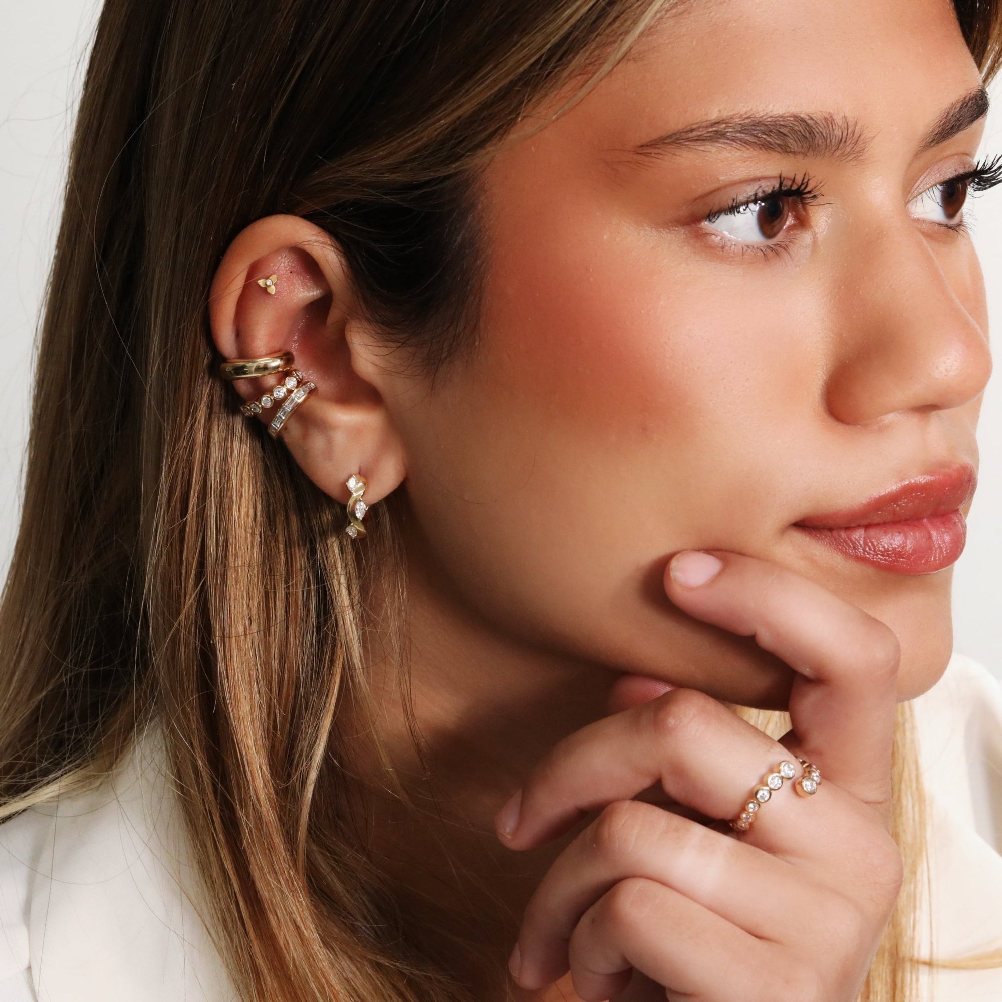 18K Rounded 4mm Ear Cuff - Peridot Fine Jewelry - Renna
