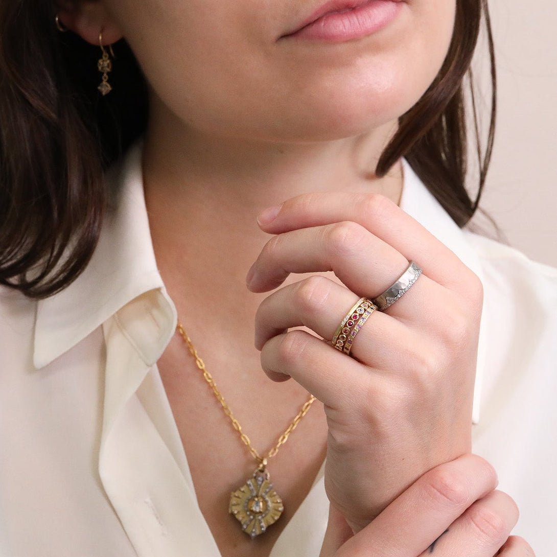 18K White Gold Hammered "Ridge" Ring With Scalloped Diamond Details - Peridot Fine Jewelry - Annie Fensterstock