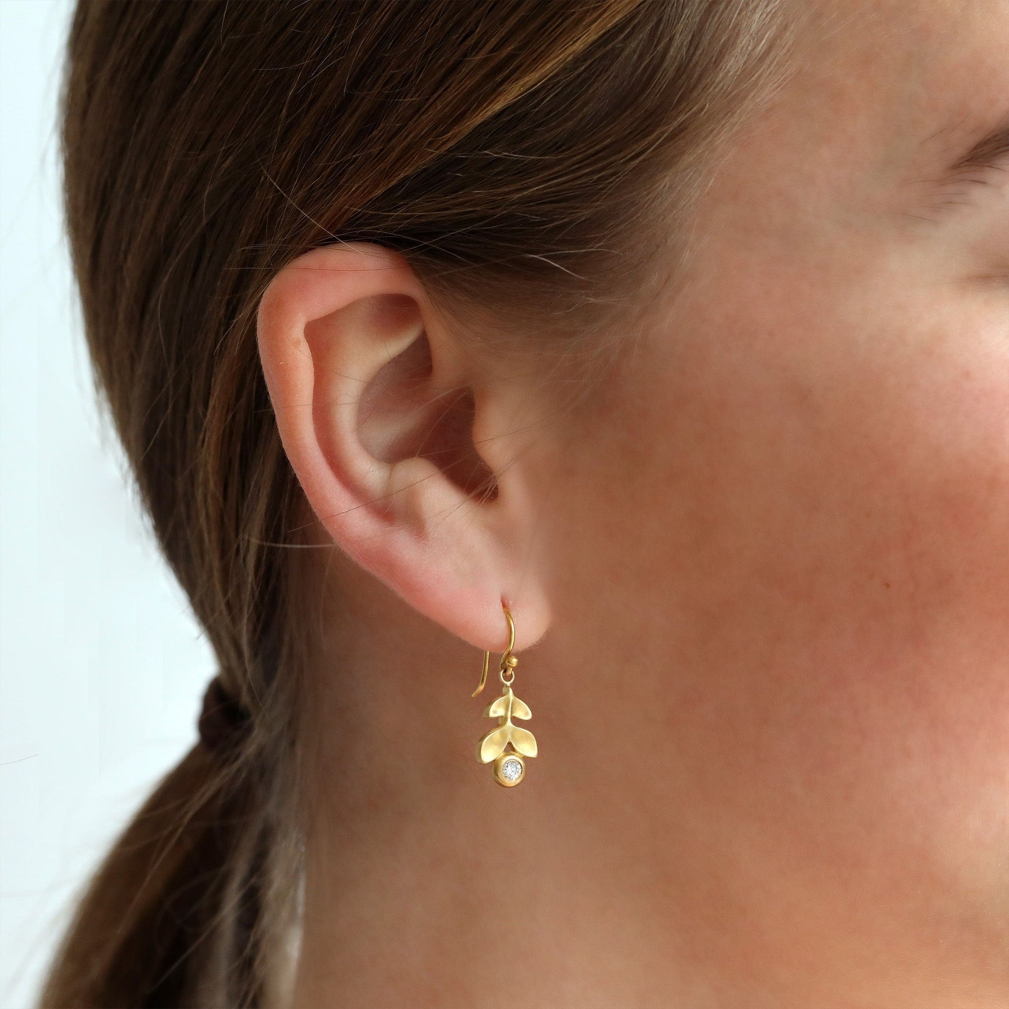 20K Gold and Diamond Double Laurel Hanging Earrings - Peridot Fine Jewelry - Caroline Ellen