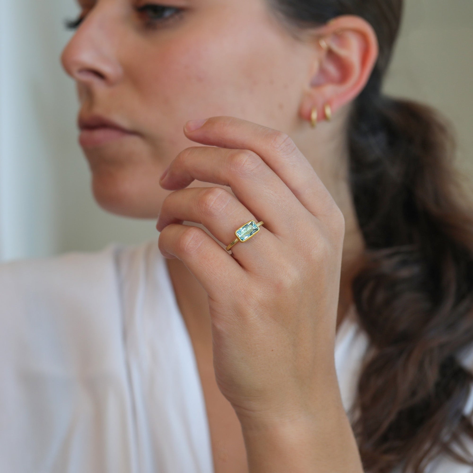 22K &amp; 18K Gold Bezel - Set Faceted Horizontal Rectangular Aquamarine Ring - Peridot Fine Jewelry - Petra Class