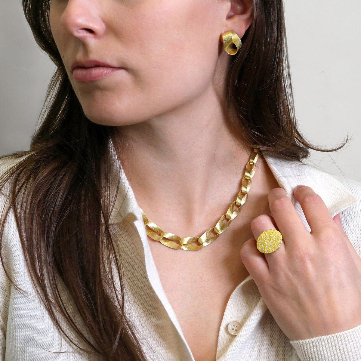 22K &amp; 18K "Silk" Textured Disc Ring with Inset Diamonds - Peridot Fine Jewelry - Petra Class