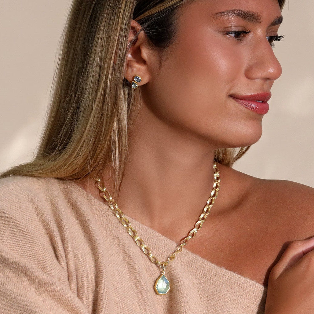 22K &amp; 18K Bezel-Set Faceted Freeform Aquamarine Pendant