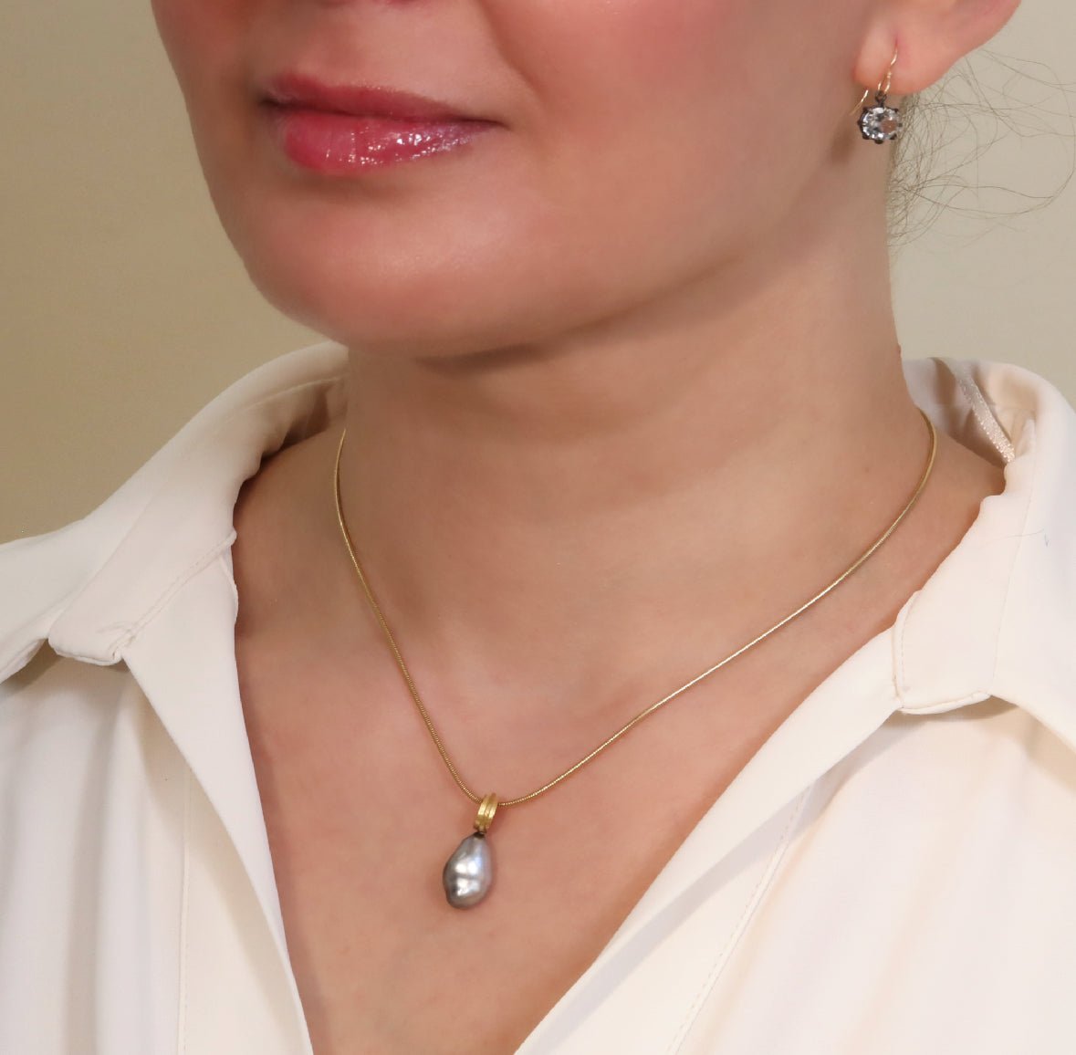 Elongated Organic Silver Keshi Pearl Drop Pendant - Peridot Fine Jewelry - Rosanne Pugliese