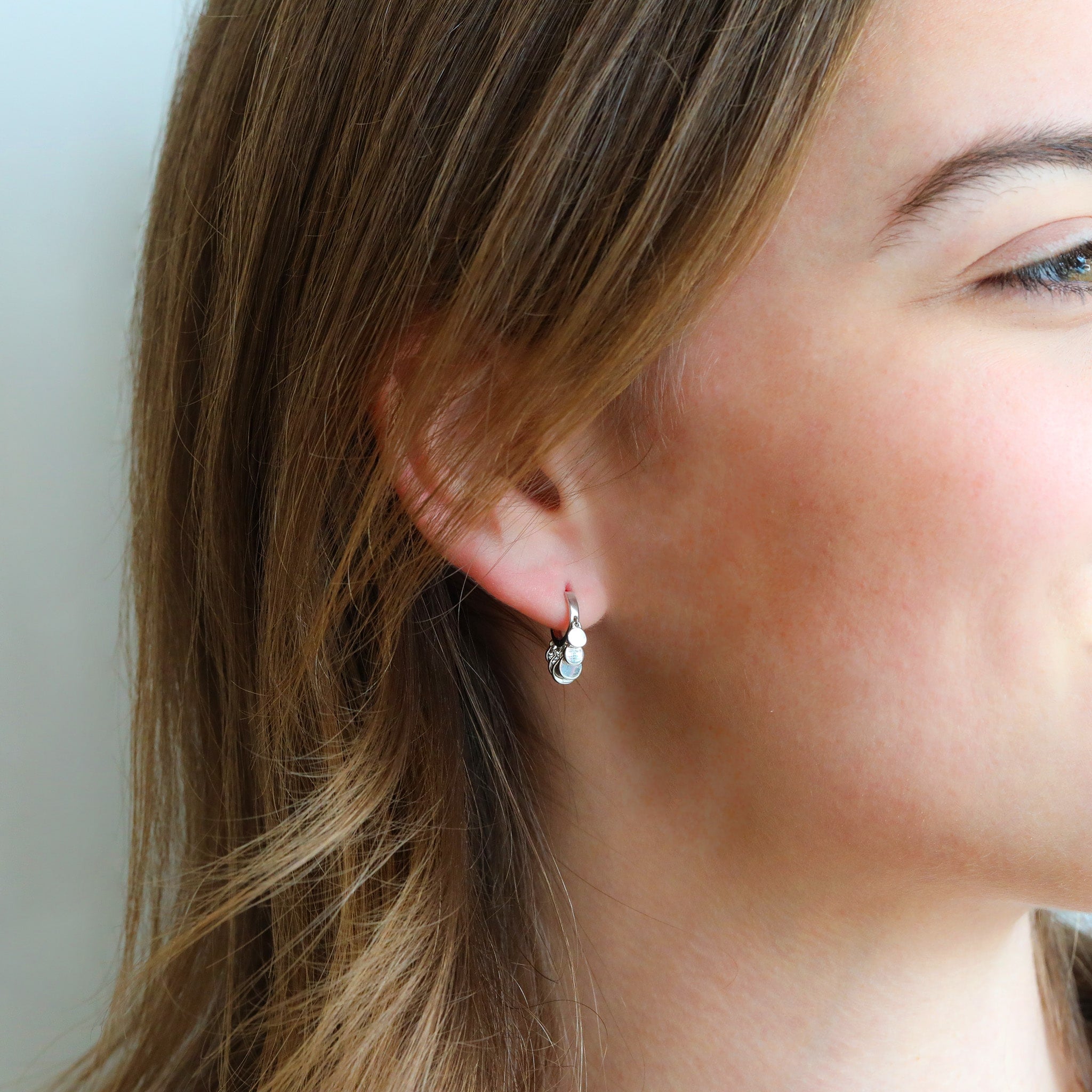 14 Karat White Gold Mini Solid Disc Shaker Hoop Earring - Peridot Fine Jewelry - Jacquie Aiche