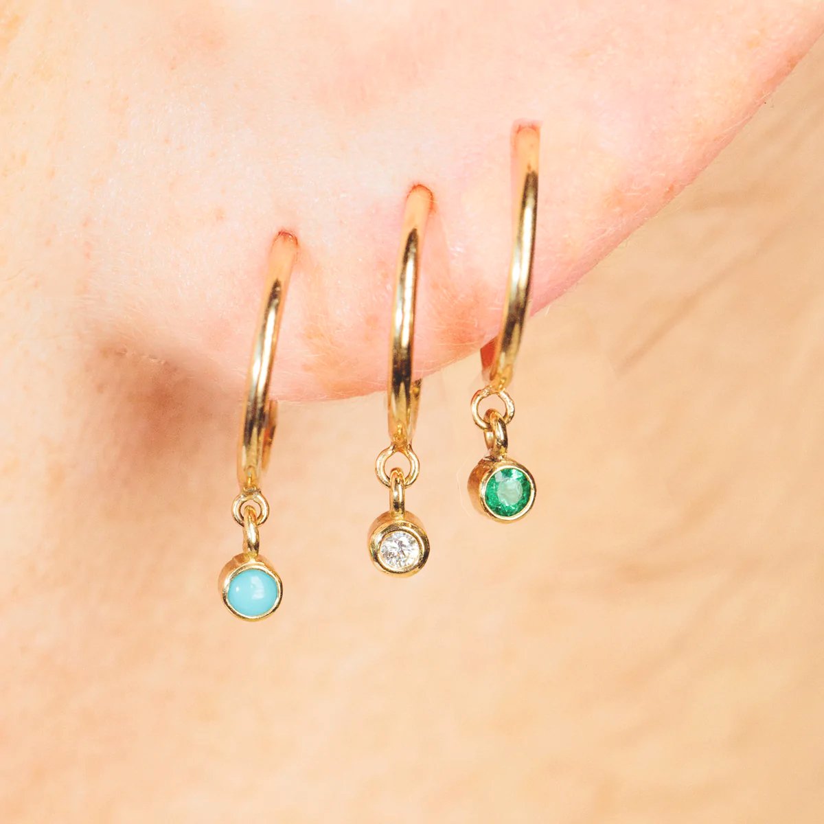 14K Gold and Bezel-Set Emerald Tiny Huggie Hoop Earrings - Peridot Fine Jewelry - Zoe Chicco