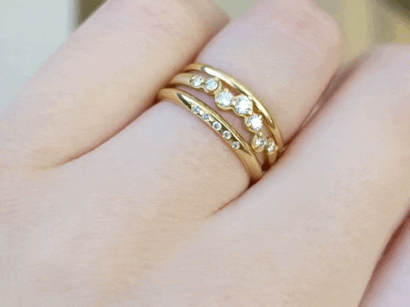18K Gold Knife Edge Ring with Five Diamonds