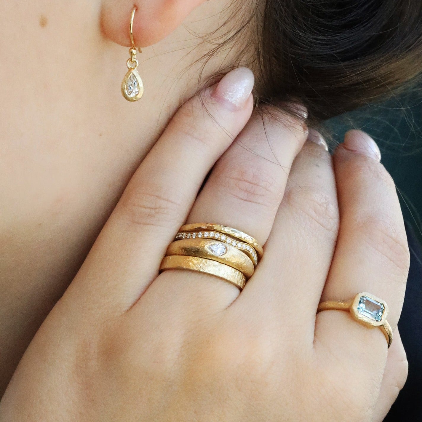 18K Gold Round Hammered Ring - Peridot Fine Jewelry - Anne Sportun