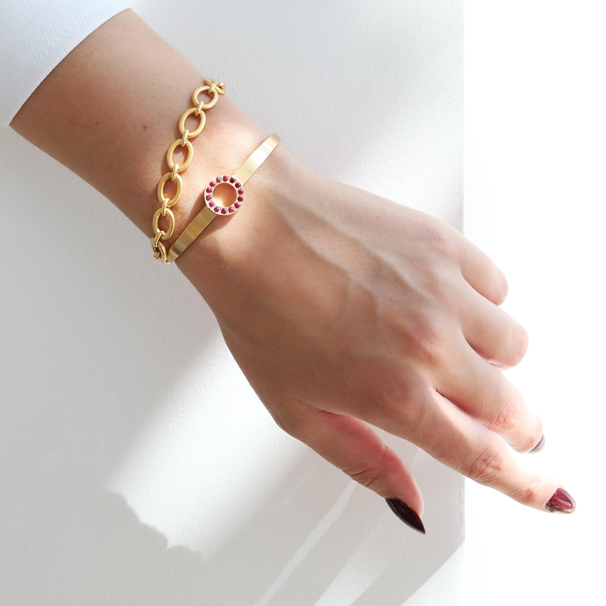 Caroline Ellen 20K Gold &quot;Flattened&quot; Medium Oval Link Chain Bracelet with Toggle Clasp